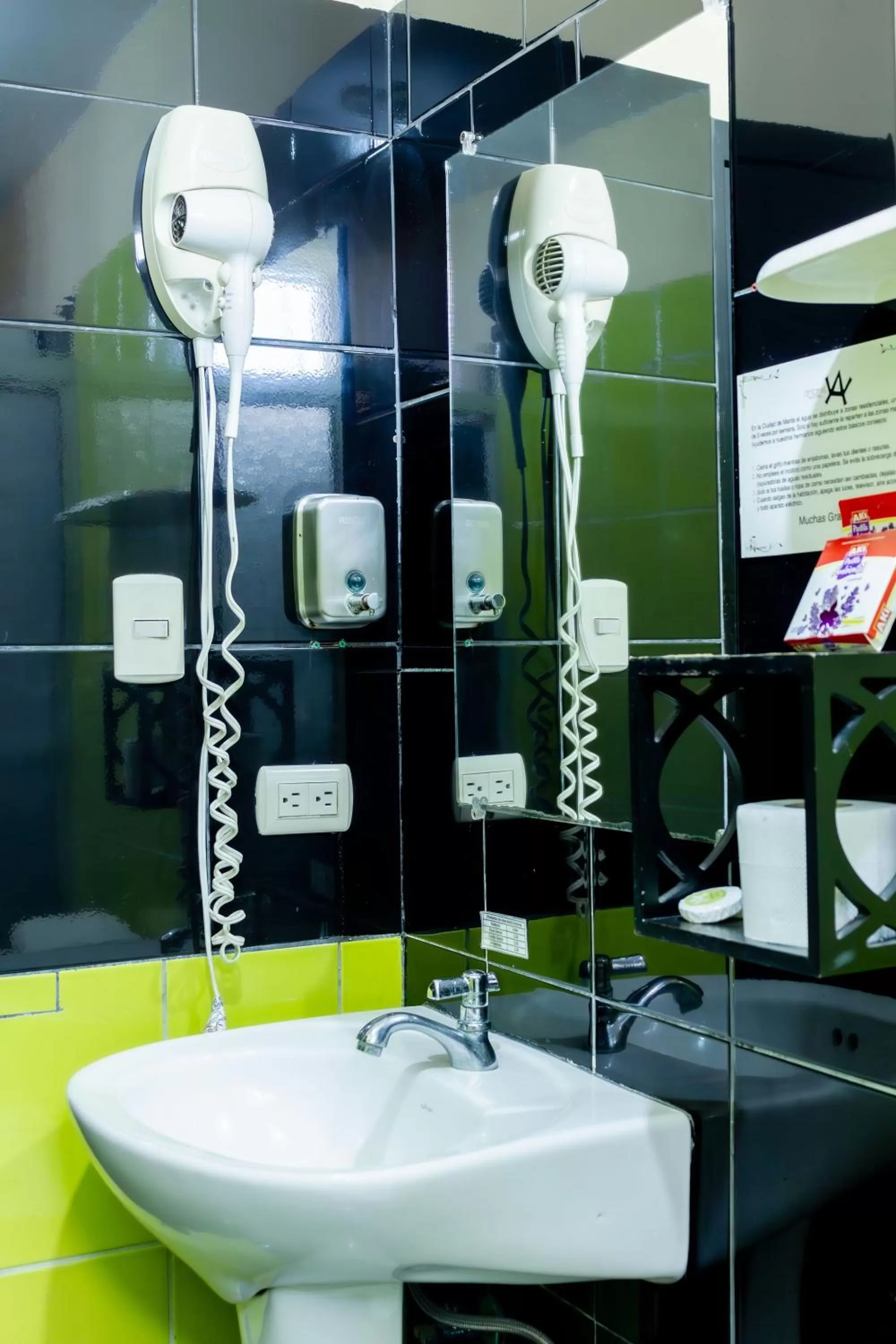 Bathroom in Hostal Antares