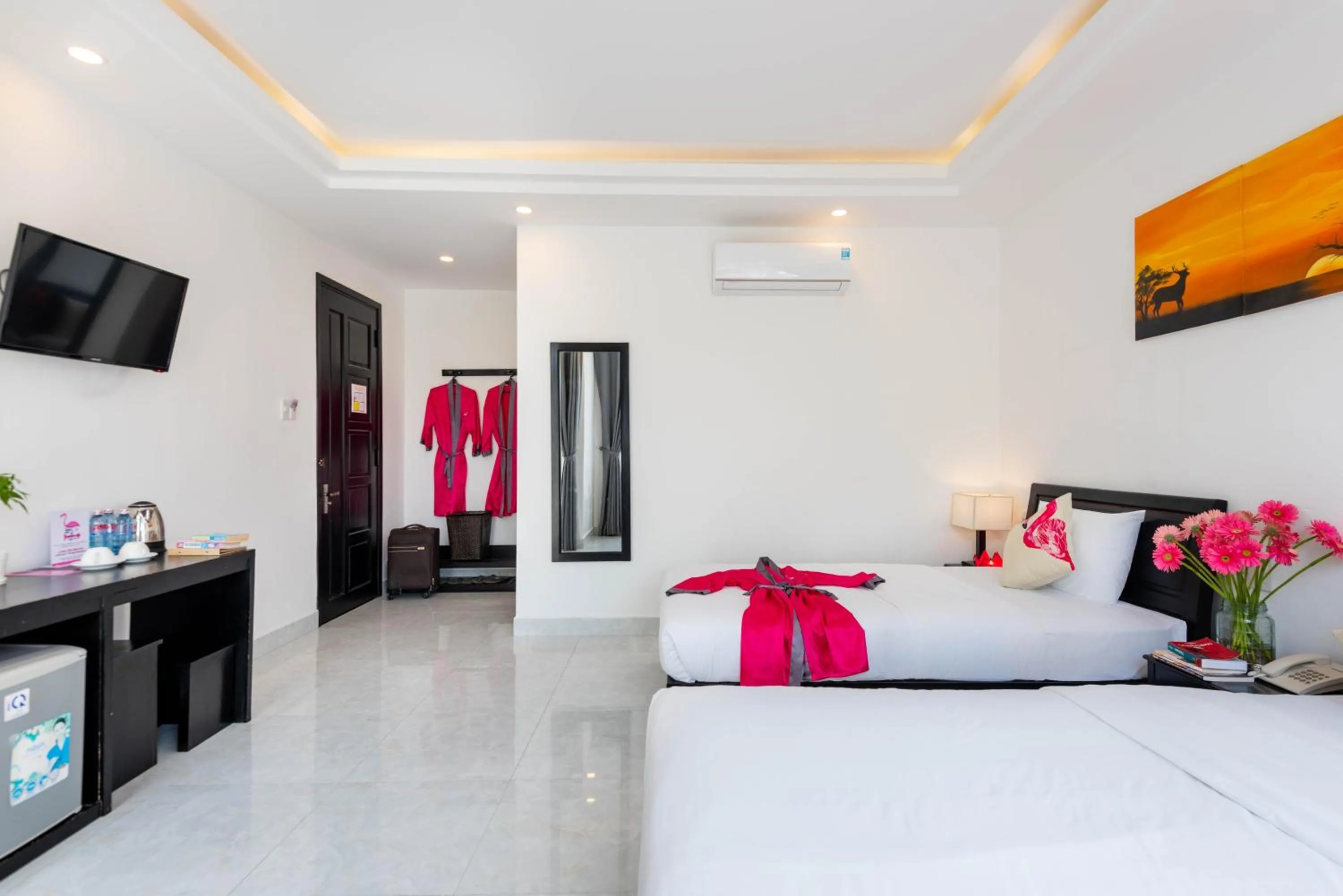 Bed in Flamingo Villa Homestay - Big Rooms with Balcony - Close to Hoi An Old Town 200m & Temple Bridge - Large Outside Pool for Sun Bathing