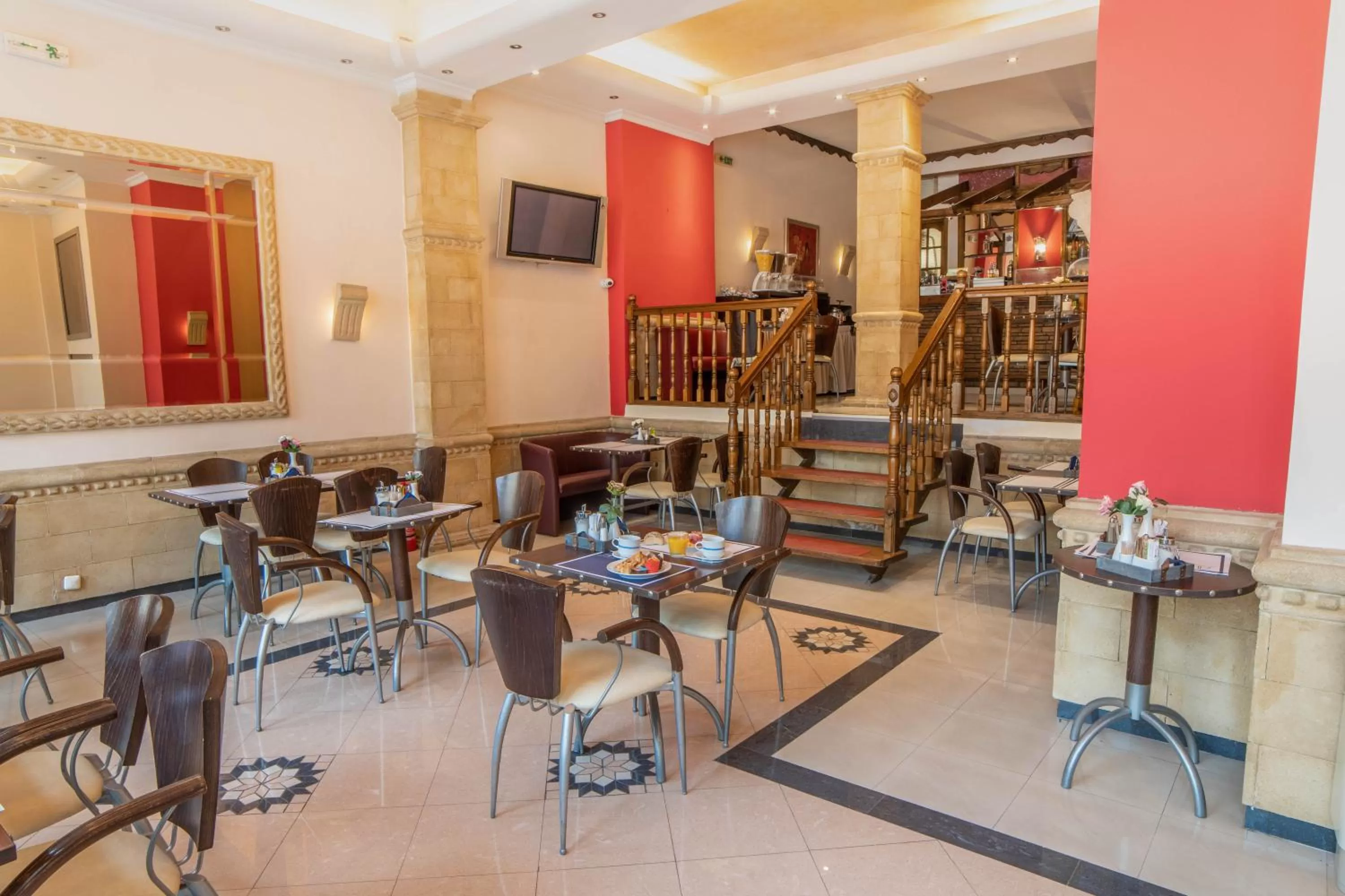 Restaurant/places to eat in Argo Hotel Piraeus