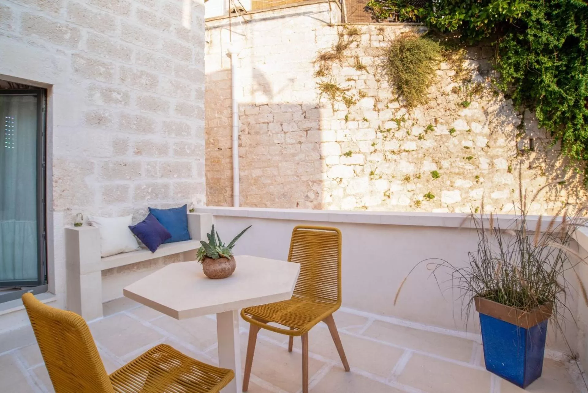 Patio in Vico Bianco Raro Villas Smart Rooms Collection