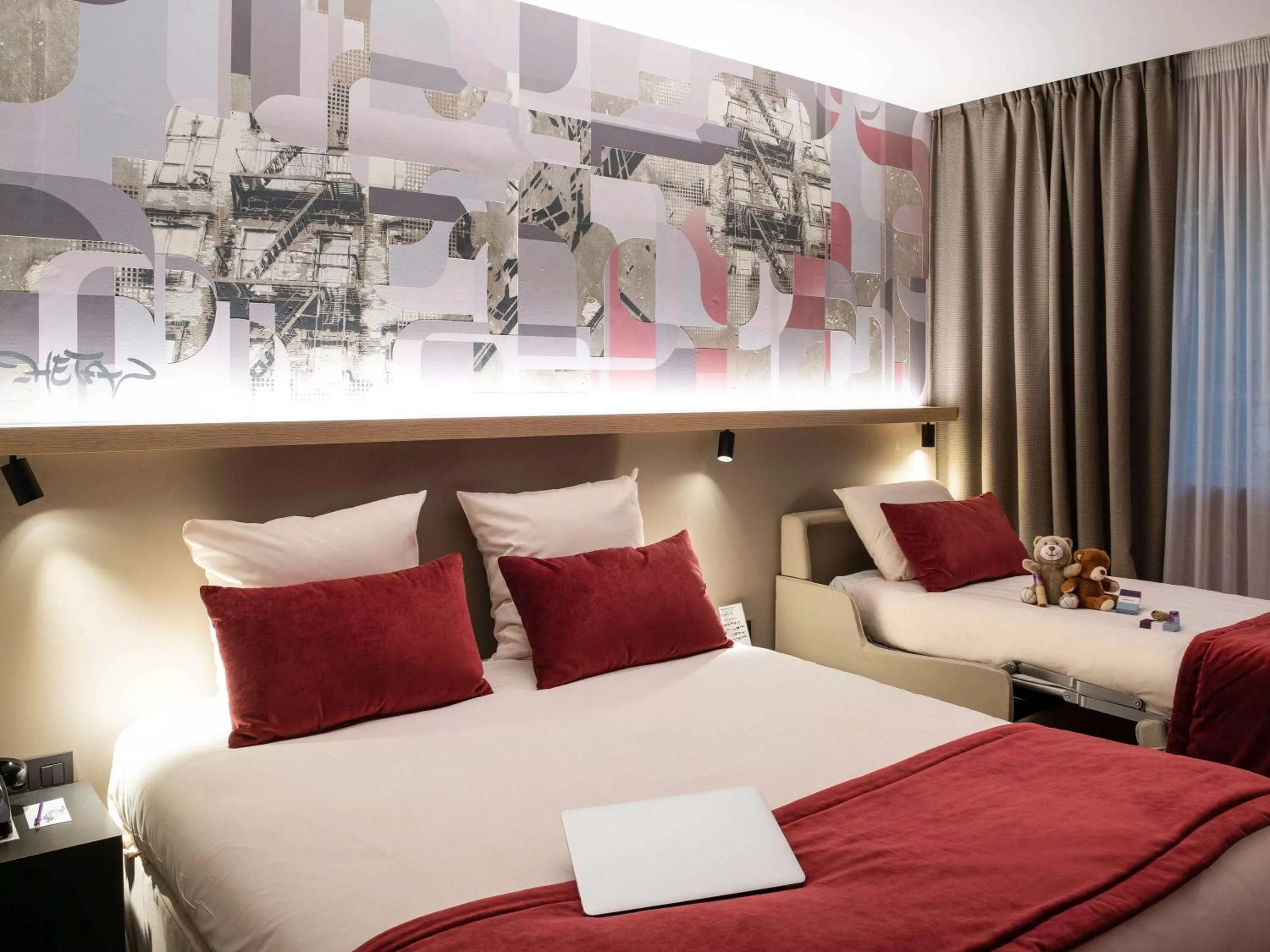 Photo of the whole room, Bed in Mercure Lyon Charbonnières