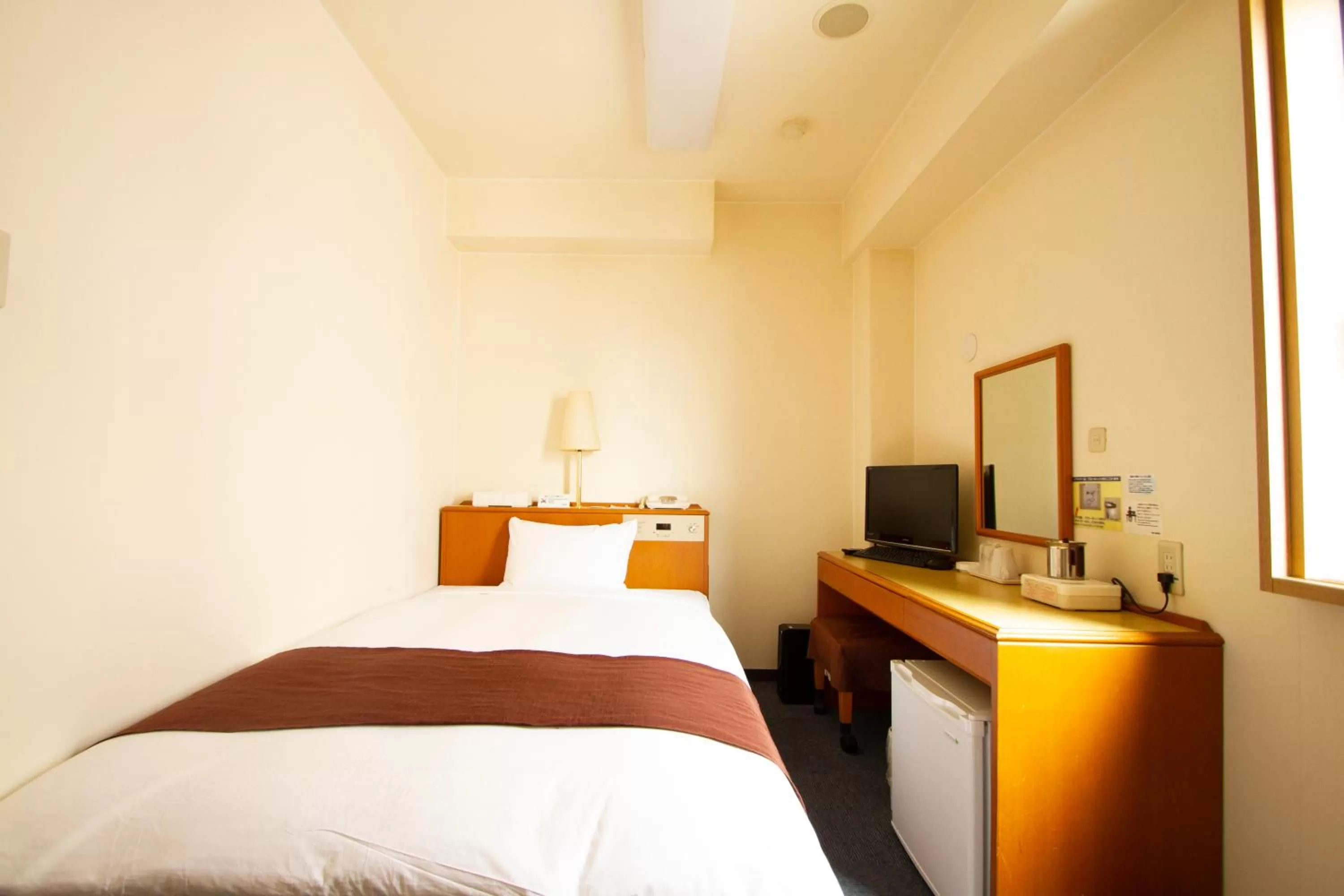 Photo of the whole room, Bed in 3s HOTEL HIRATSUKA