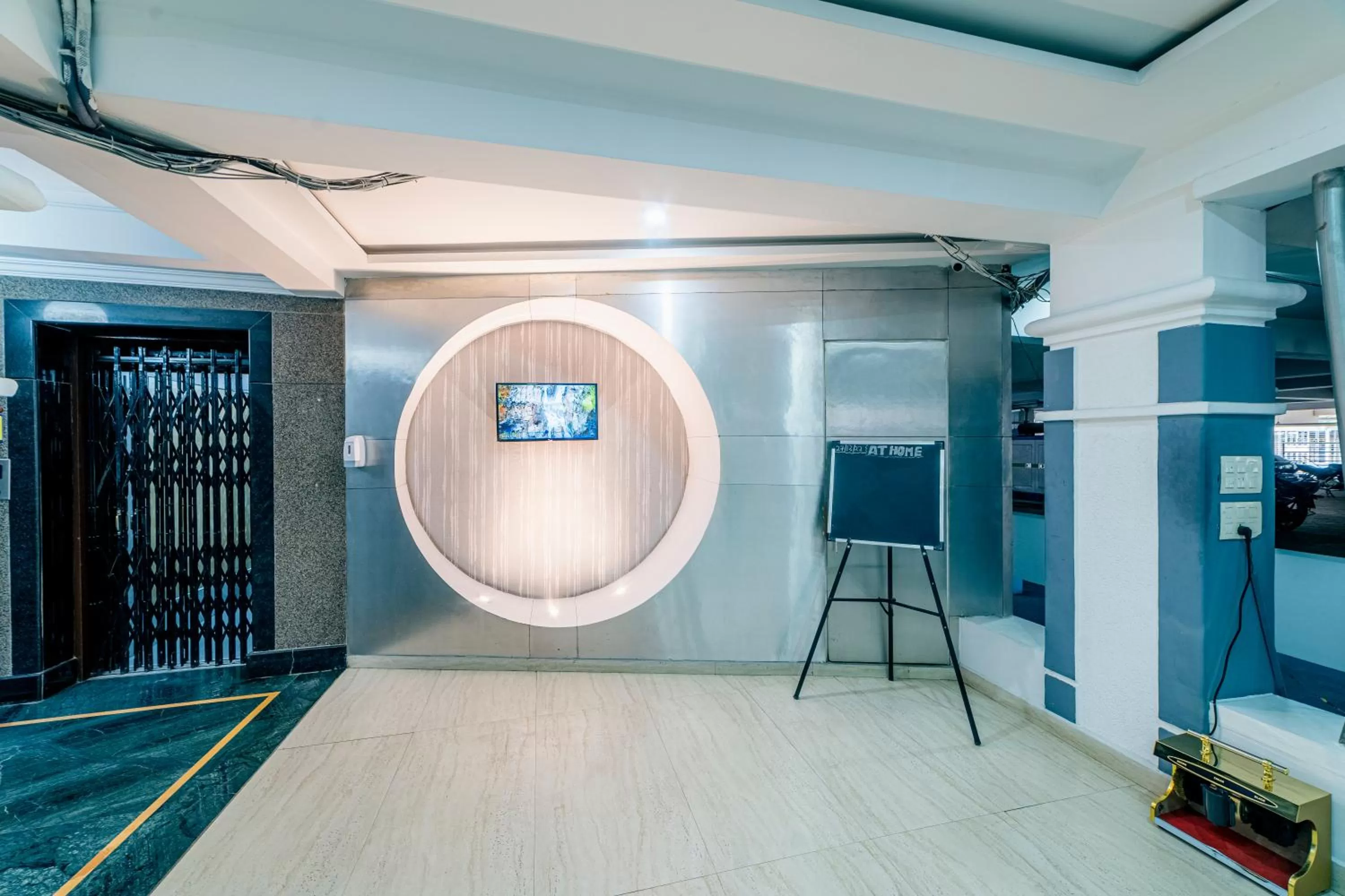 Lobby or reception in Hotel Athome & Serviced Apartments by Deccan Serai Hotels