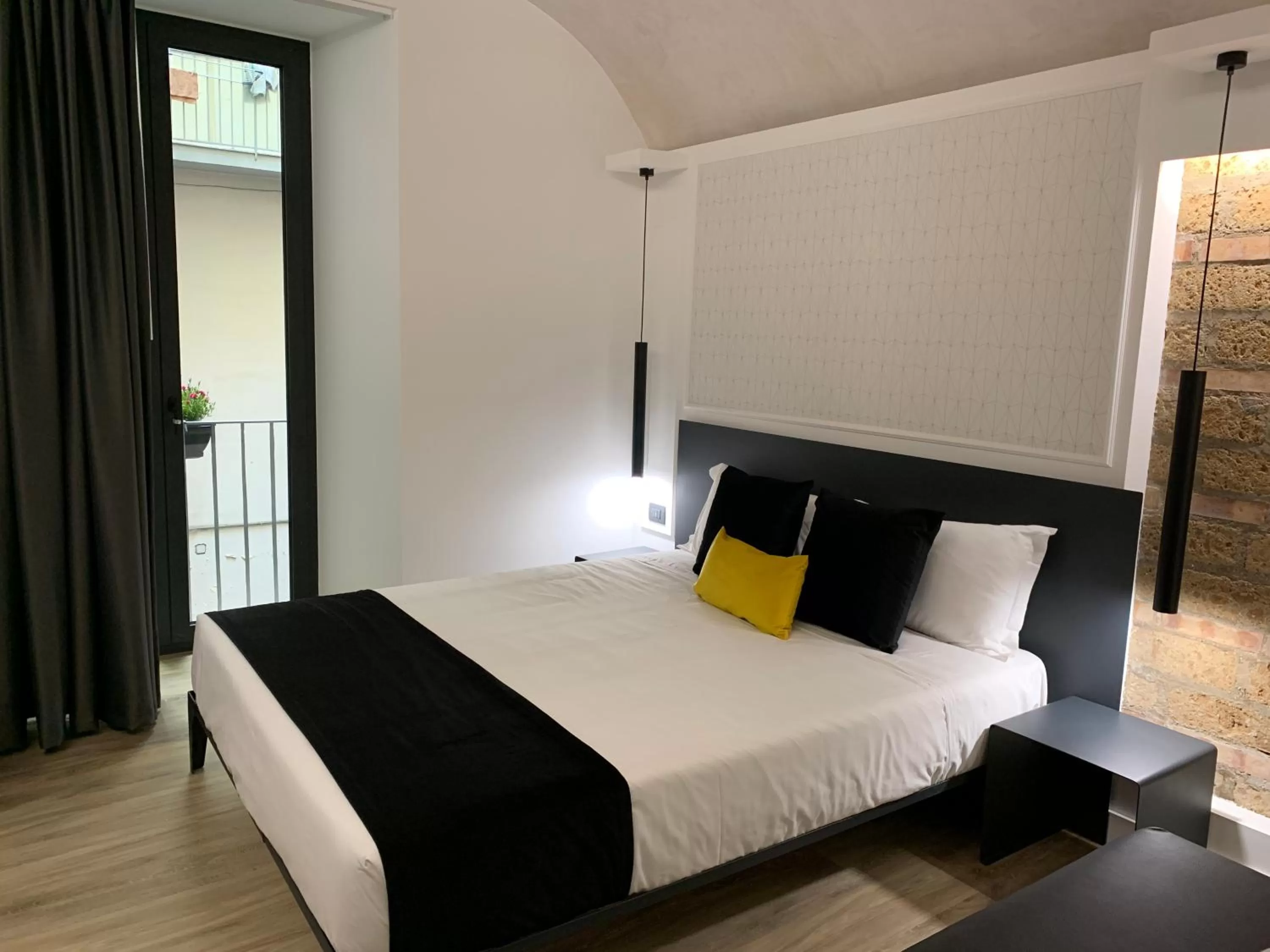 Bedroom, Bed in Toledo Boutique Rooms