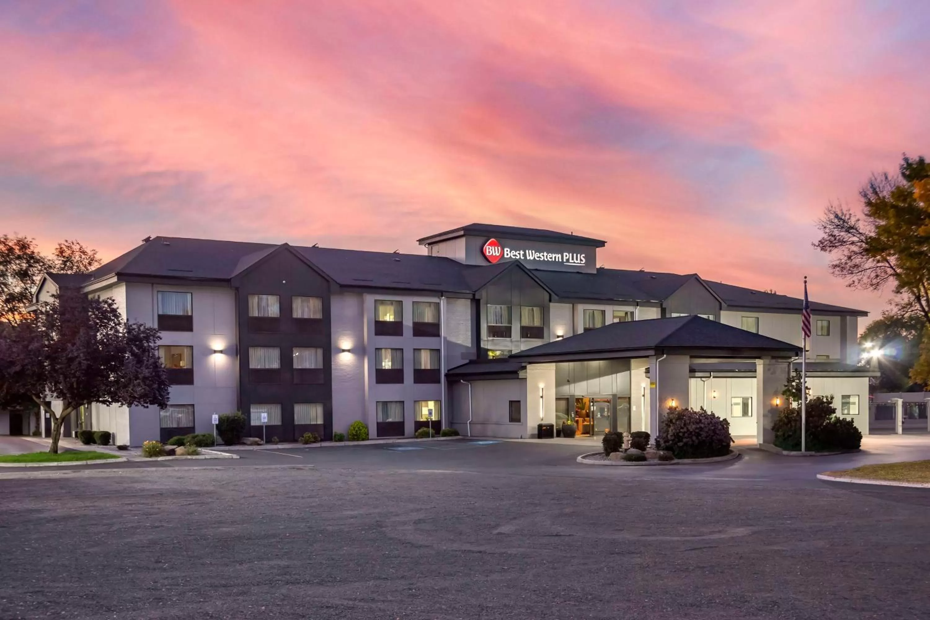 Property building in Best Western Plus Spokane North