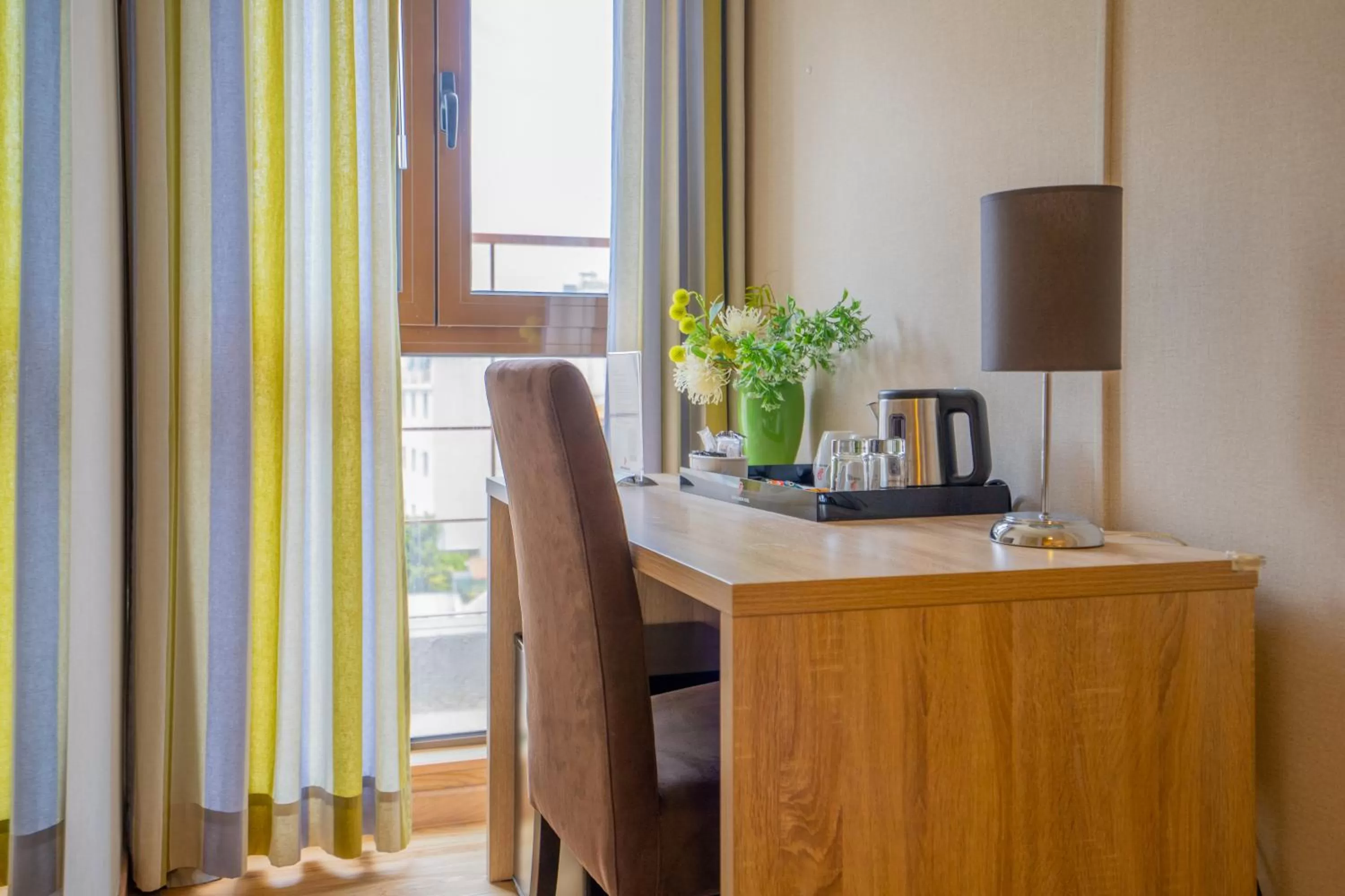 Coffee/tea facilities in Dinya Lisbon Hotel