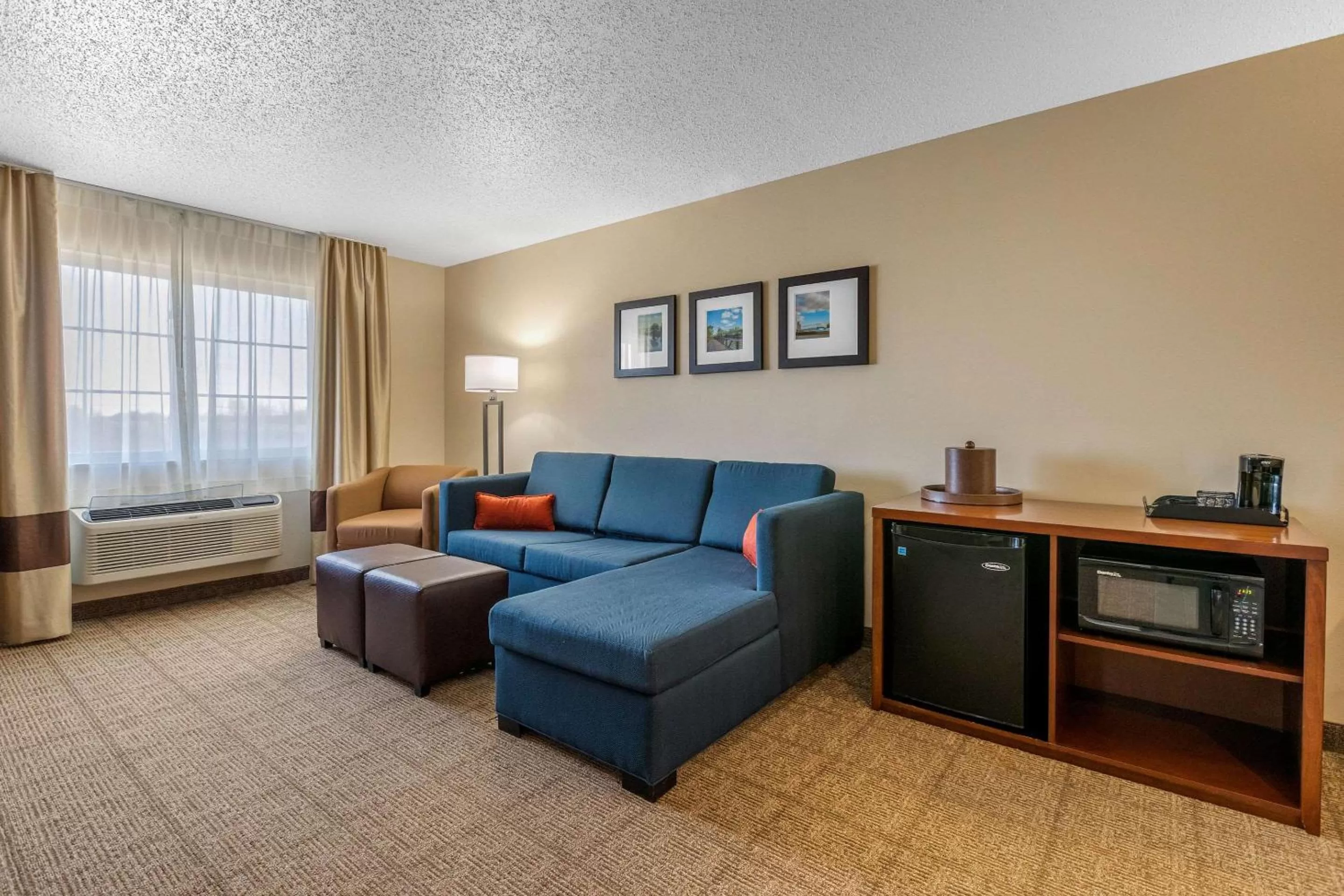 Photo of the whole room in Comfort Suites Cedar Falls Industrial Park