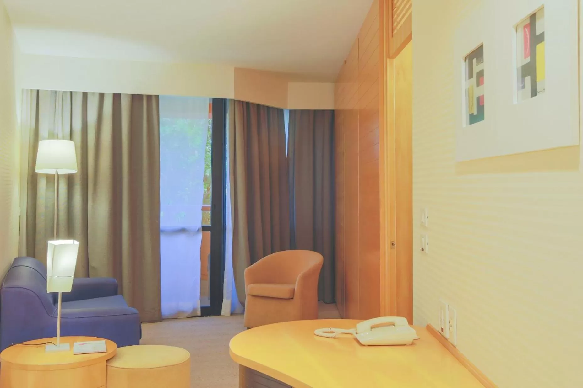 Living room in Golden Tulip Brasília Alvorada