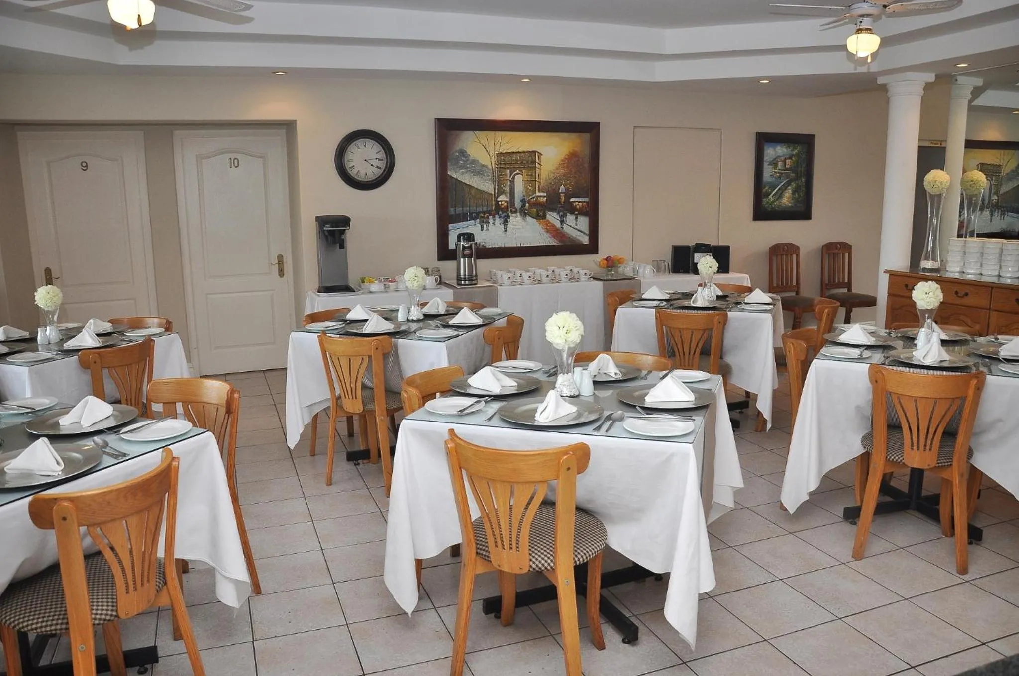 Restaurant/places to eat in Bell Rosen Guest House