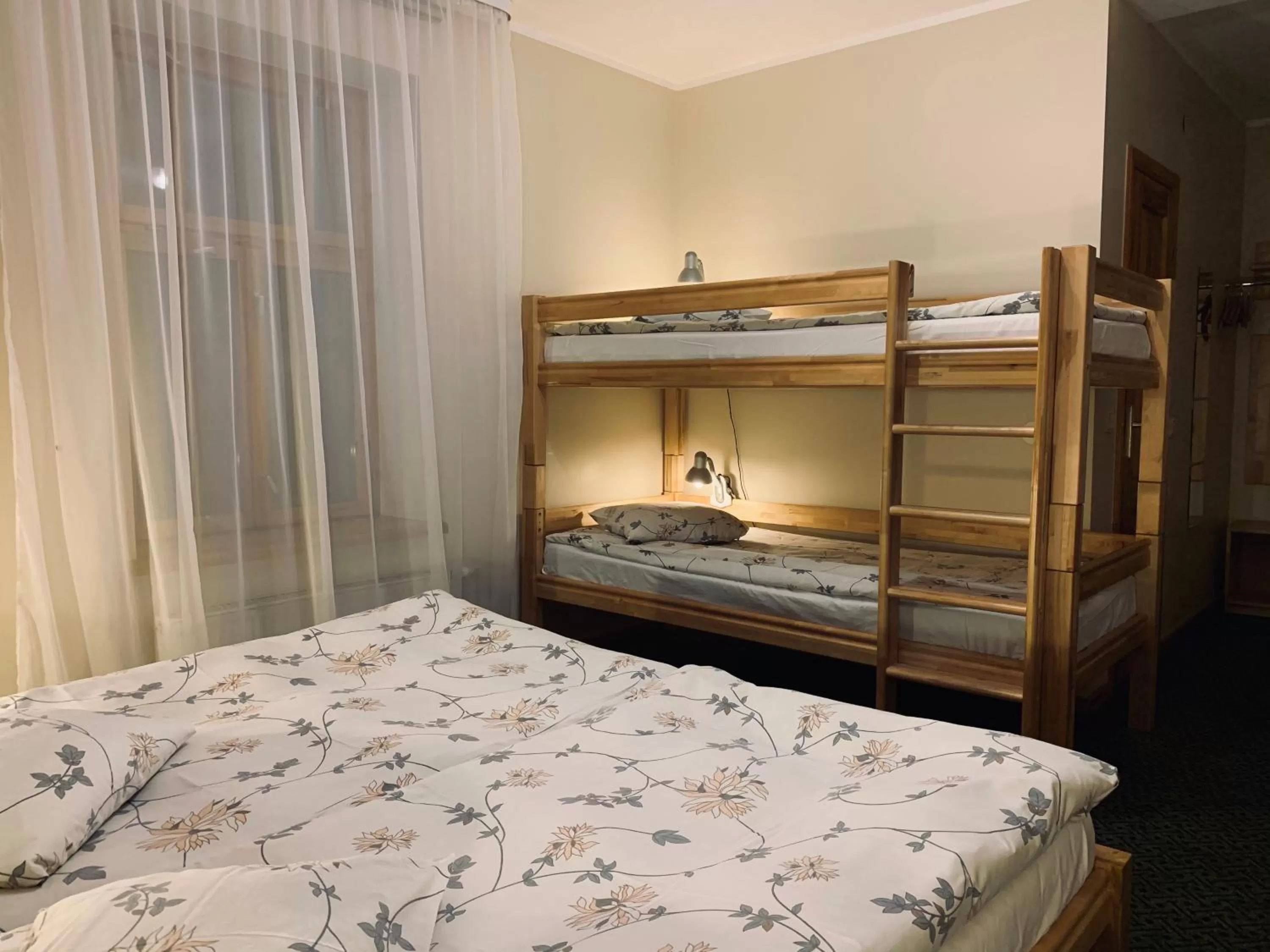 Photo of the whole room, Bed in Hotel Katrina