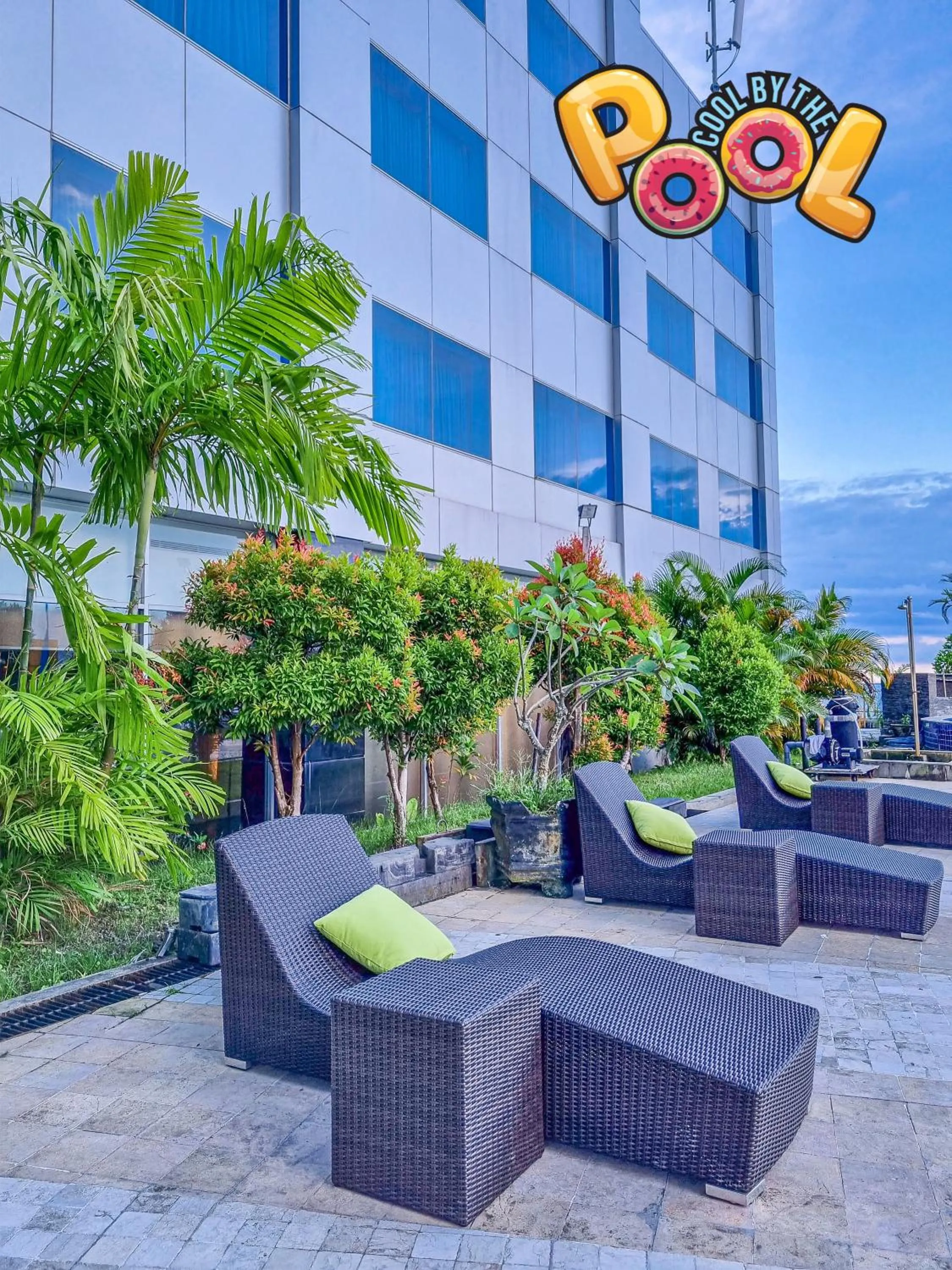 Swimming pool in Ibis Balikpapan