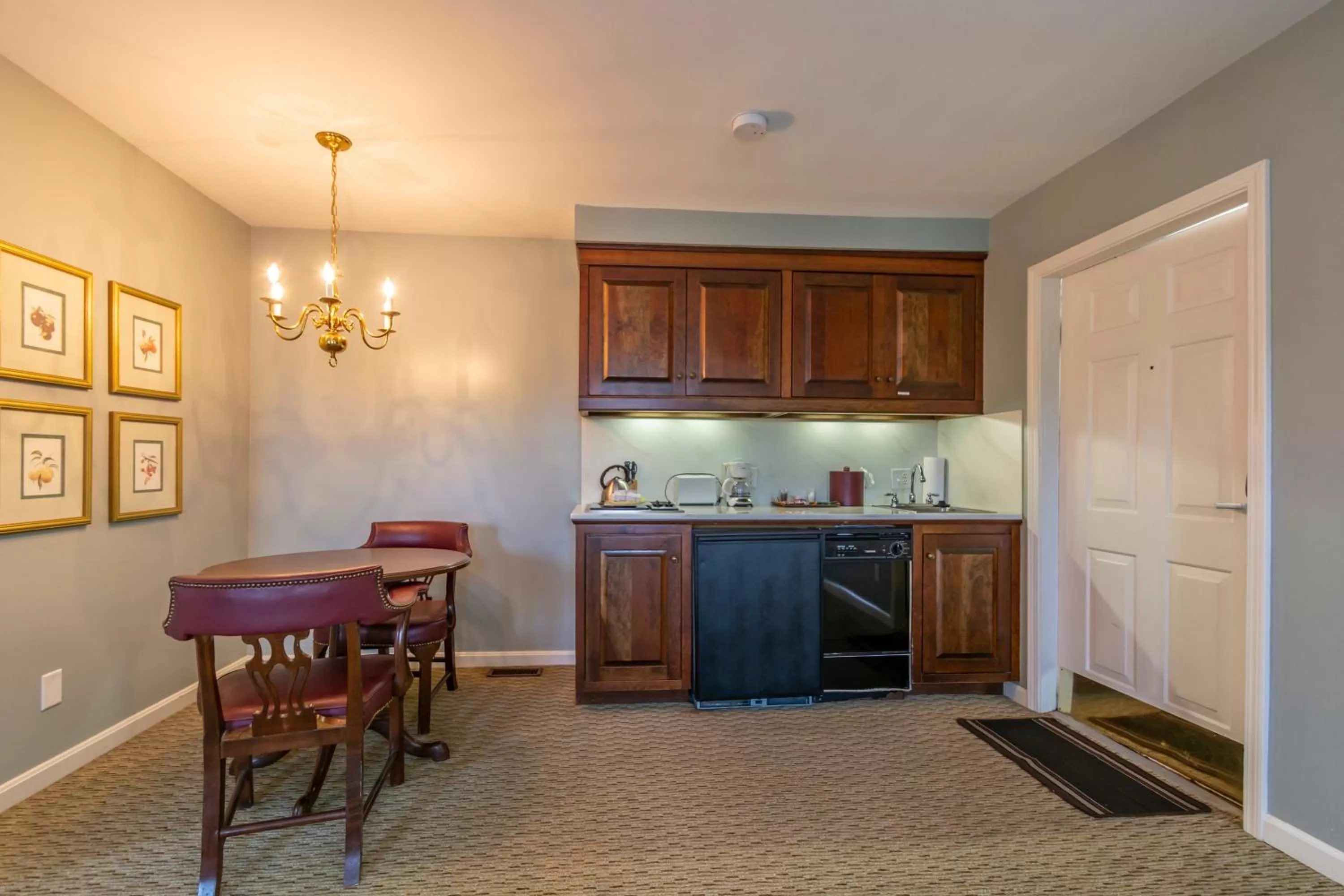 Kitchen or kitchenette in Century Suites Hotel