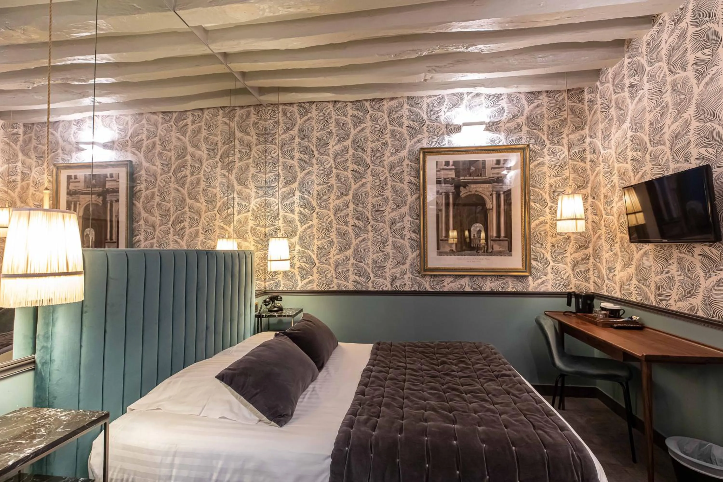 Bedroom, Bed in Dauphine Saint Germain