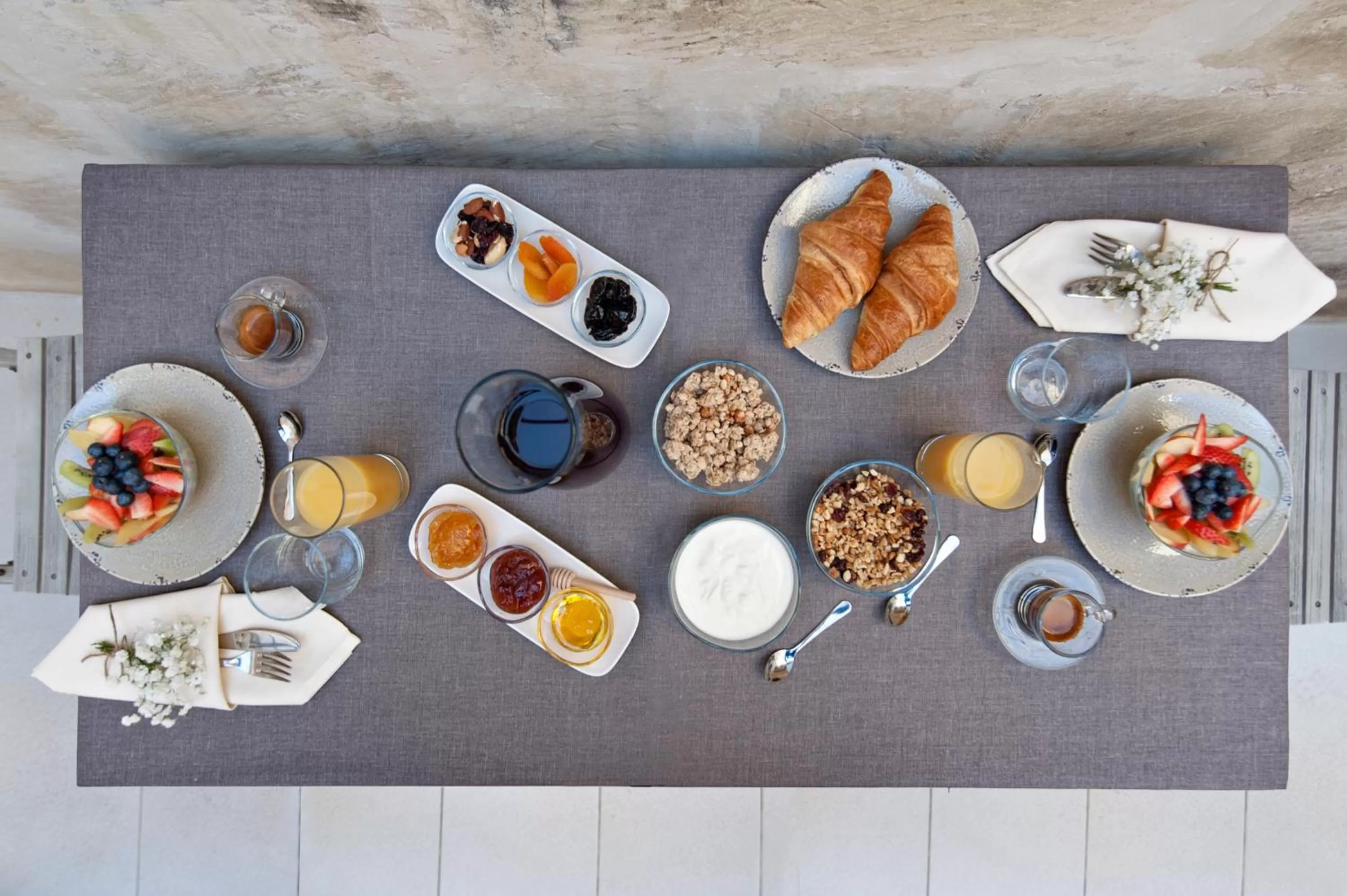 Food and drinks in Casa di Lo Suites