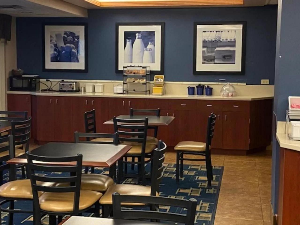 Breakfast in Days Inn by Wyndham Fargo - West Acres