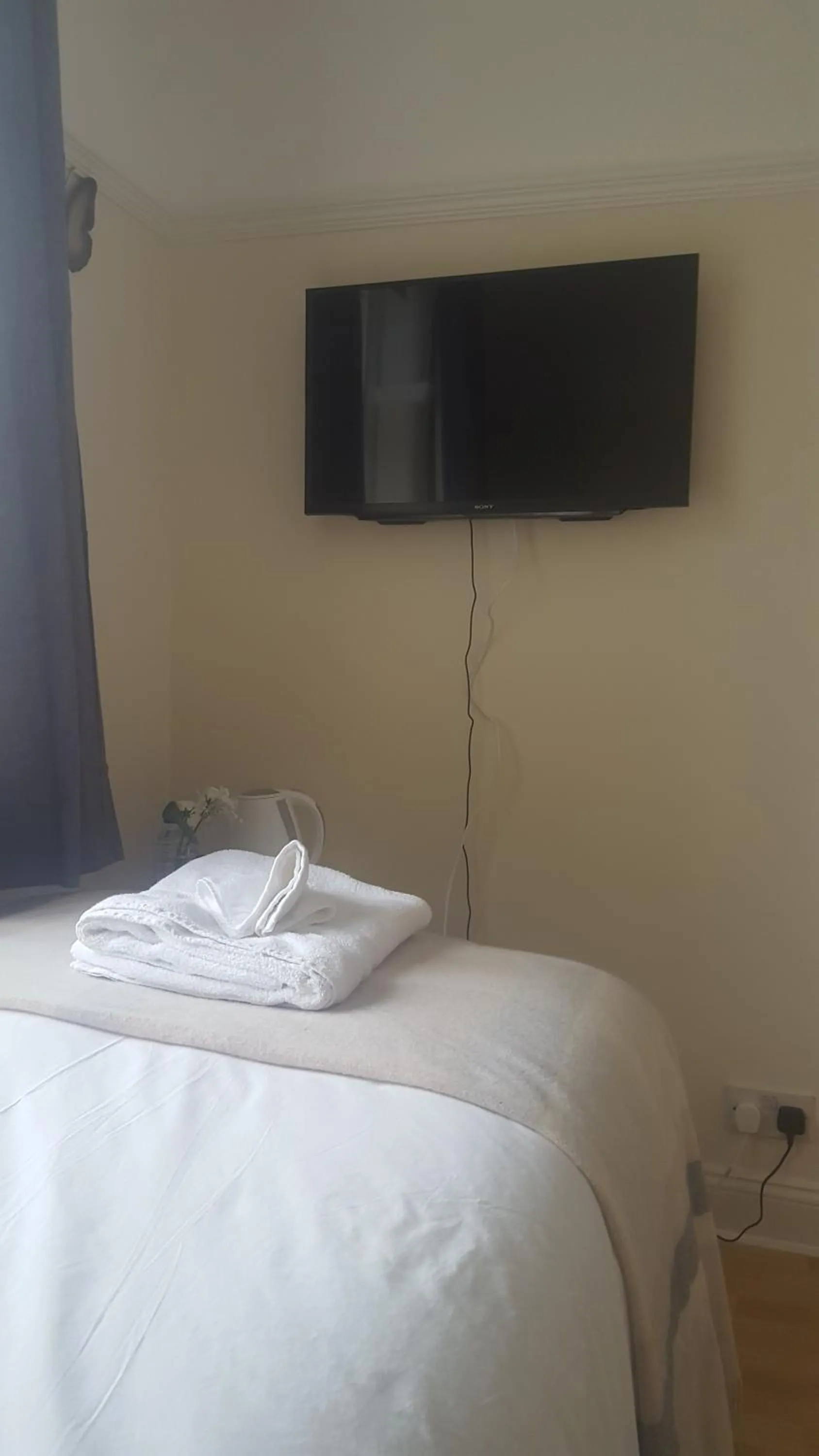 Bedroom, Bed in Kathleen House