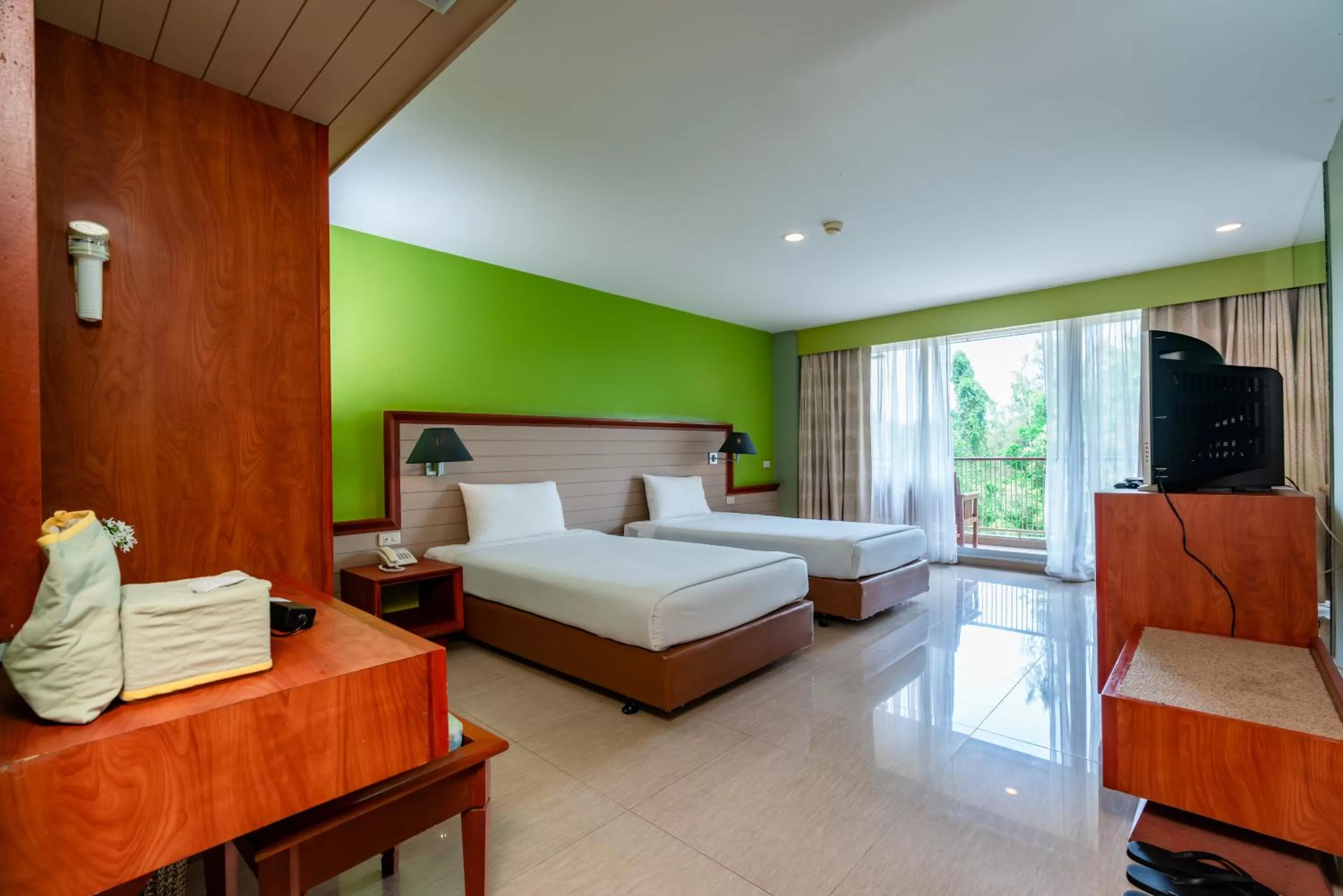 Bedroom, Bed in Long Beach Cha-Am Hotel