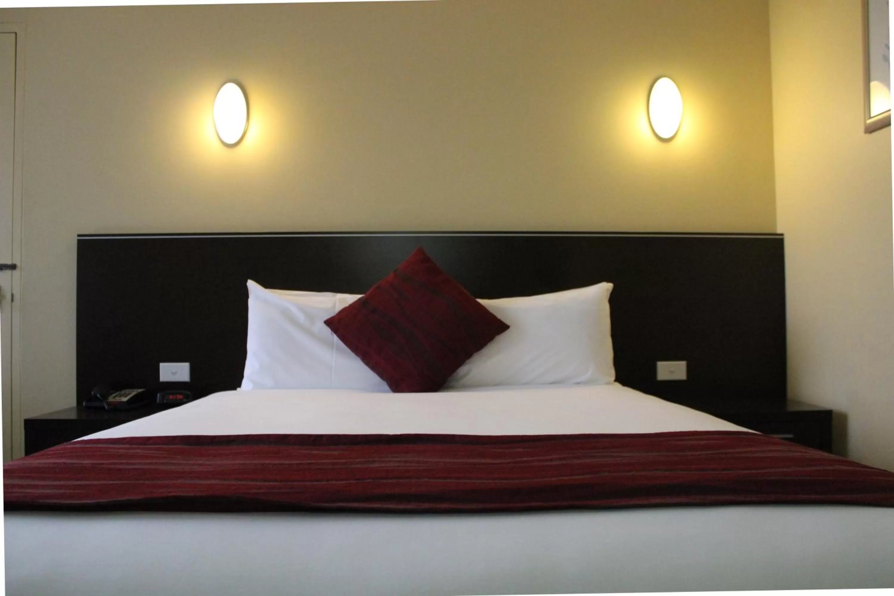 Bedroom, Bed in Alpine Motor Inn