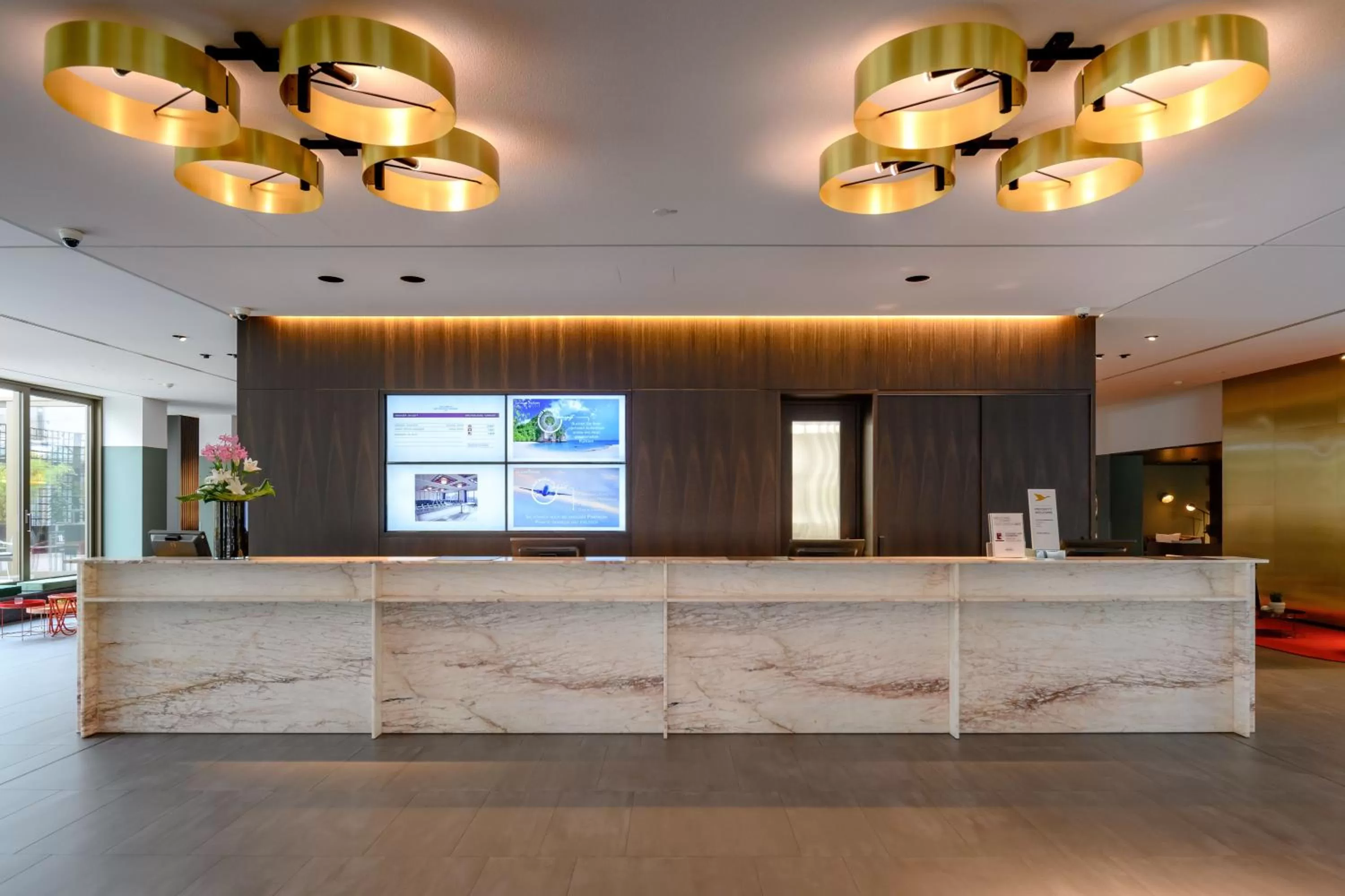 Lobby or reception in Mercure Hotel Wiesbaden City