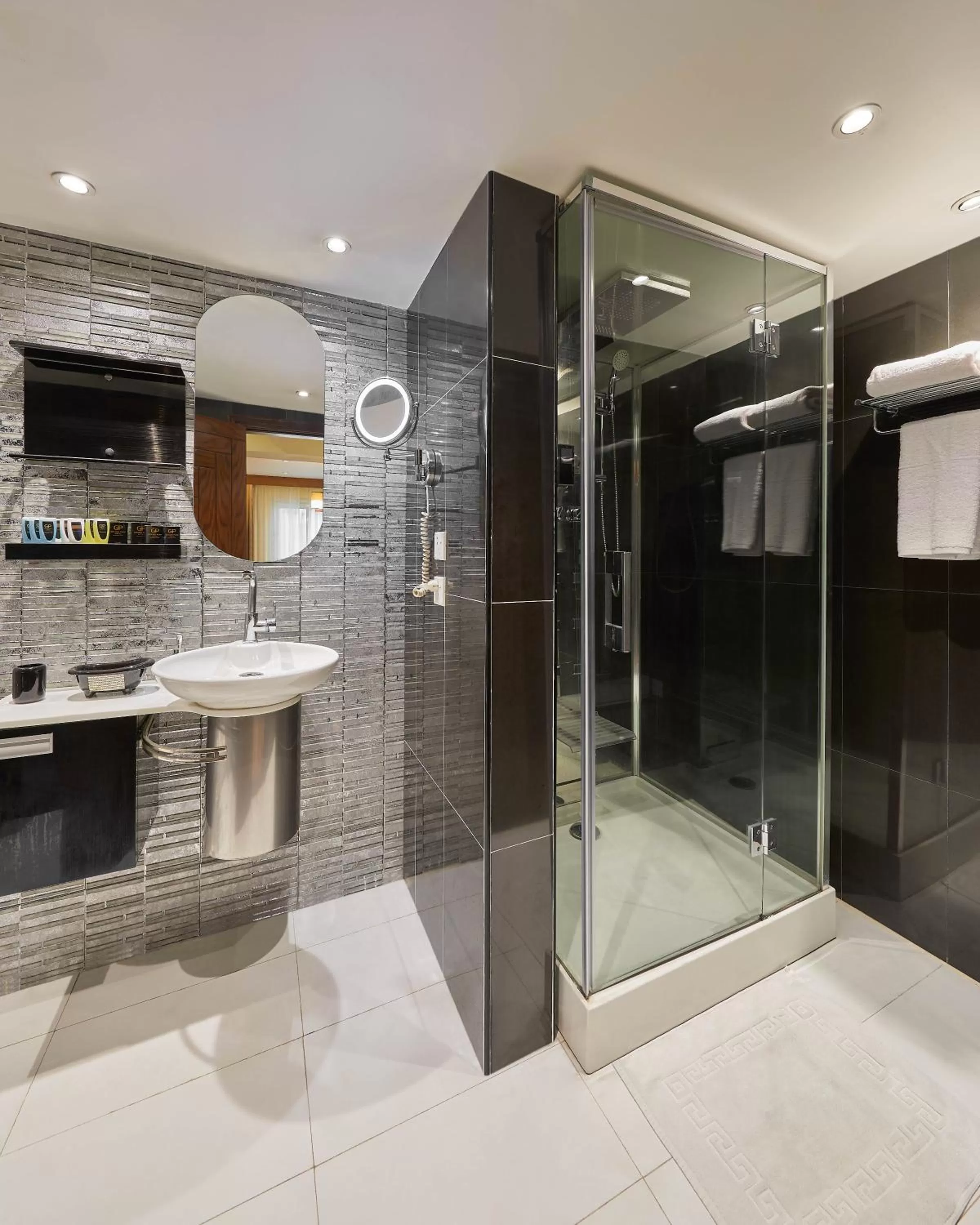 Bathroom in Golden Park Hotel Cairo, Heliopolis