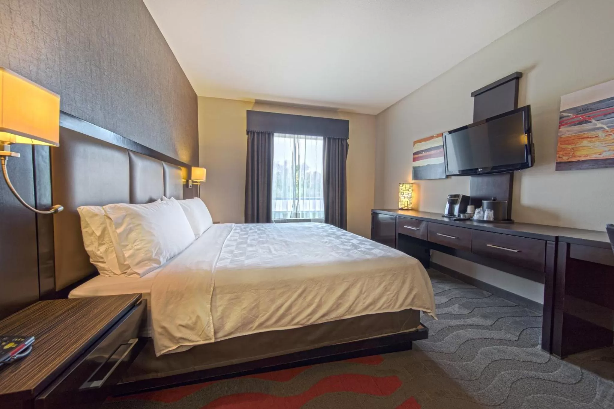 Photo of the whole room, Bed in Holiday Inn Houston West - Westway Park by IHG