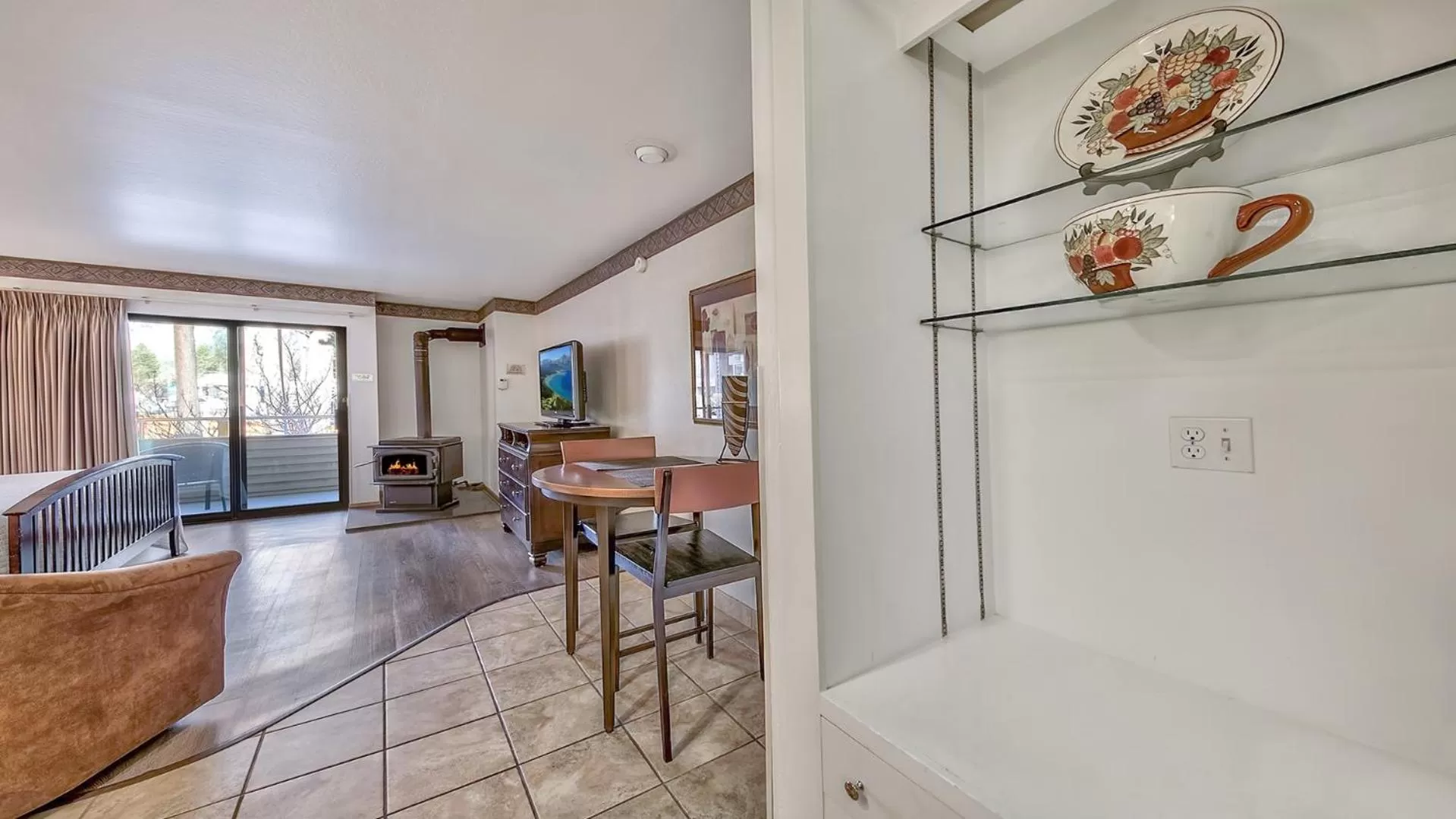 Dining Area in Lakeland Village at Heavenly