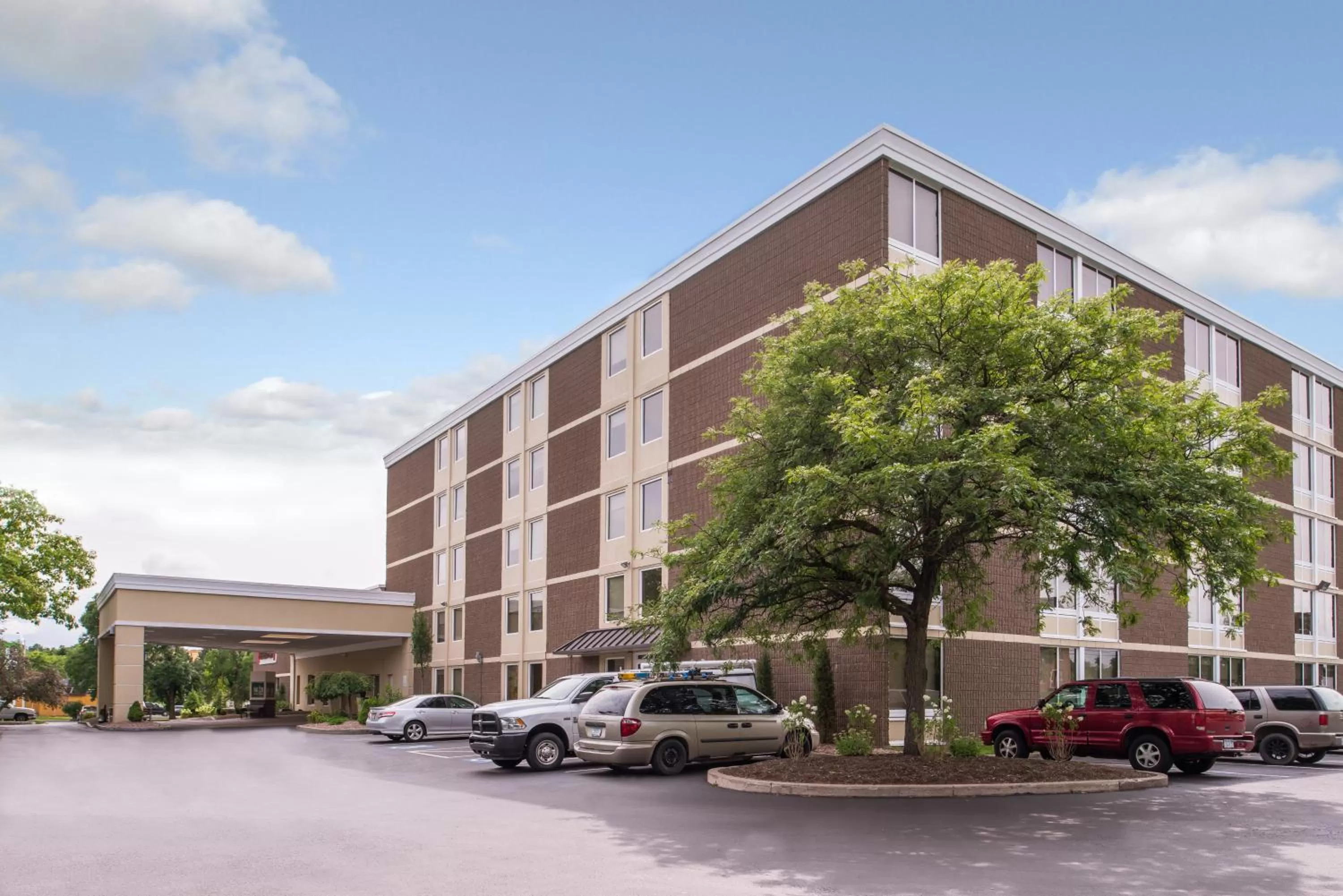 Property building in Holiday Inn Auburn-Finger Lakes Region by IHG