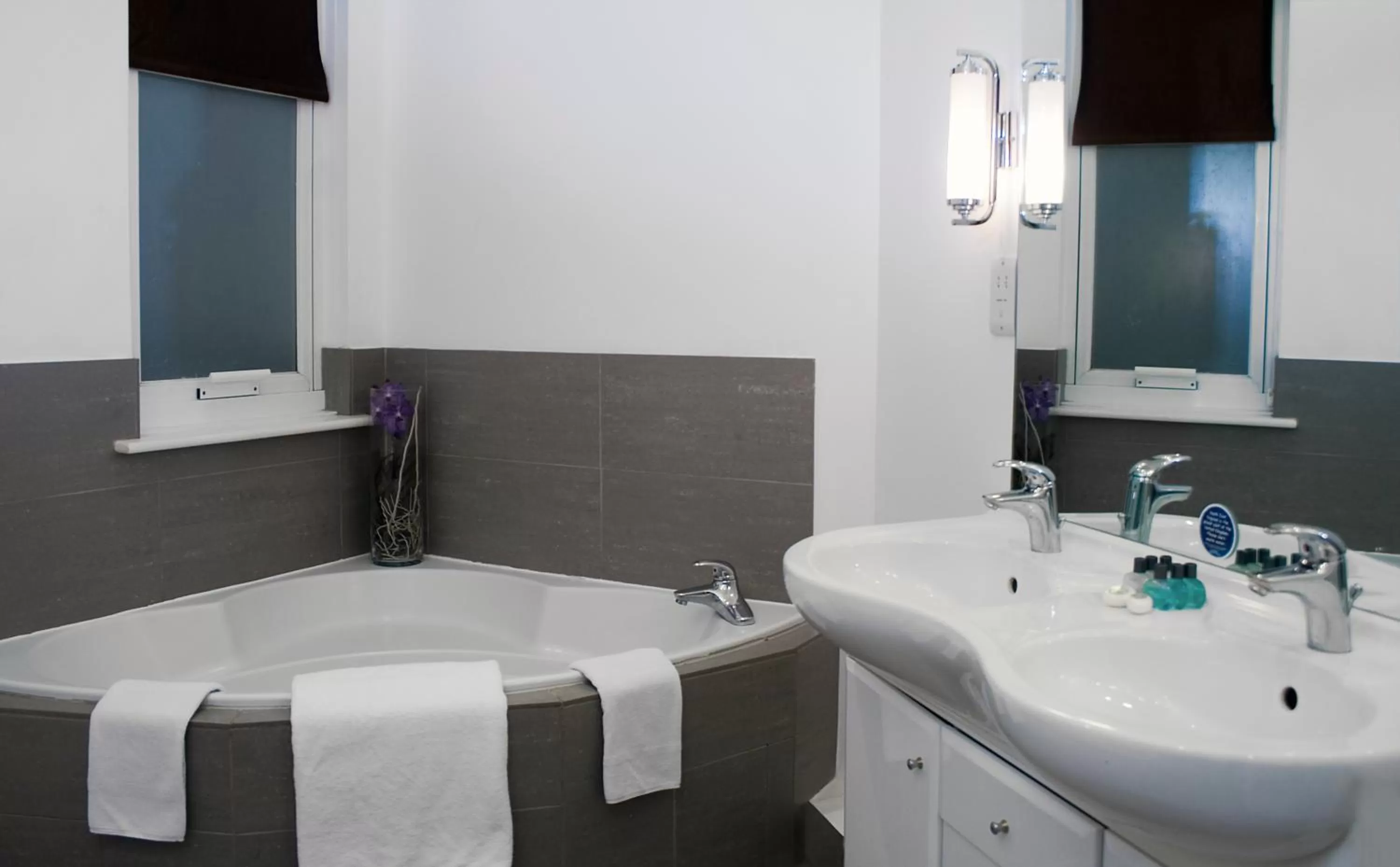 Bathroom in Queens Hotel & Spa