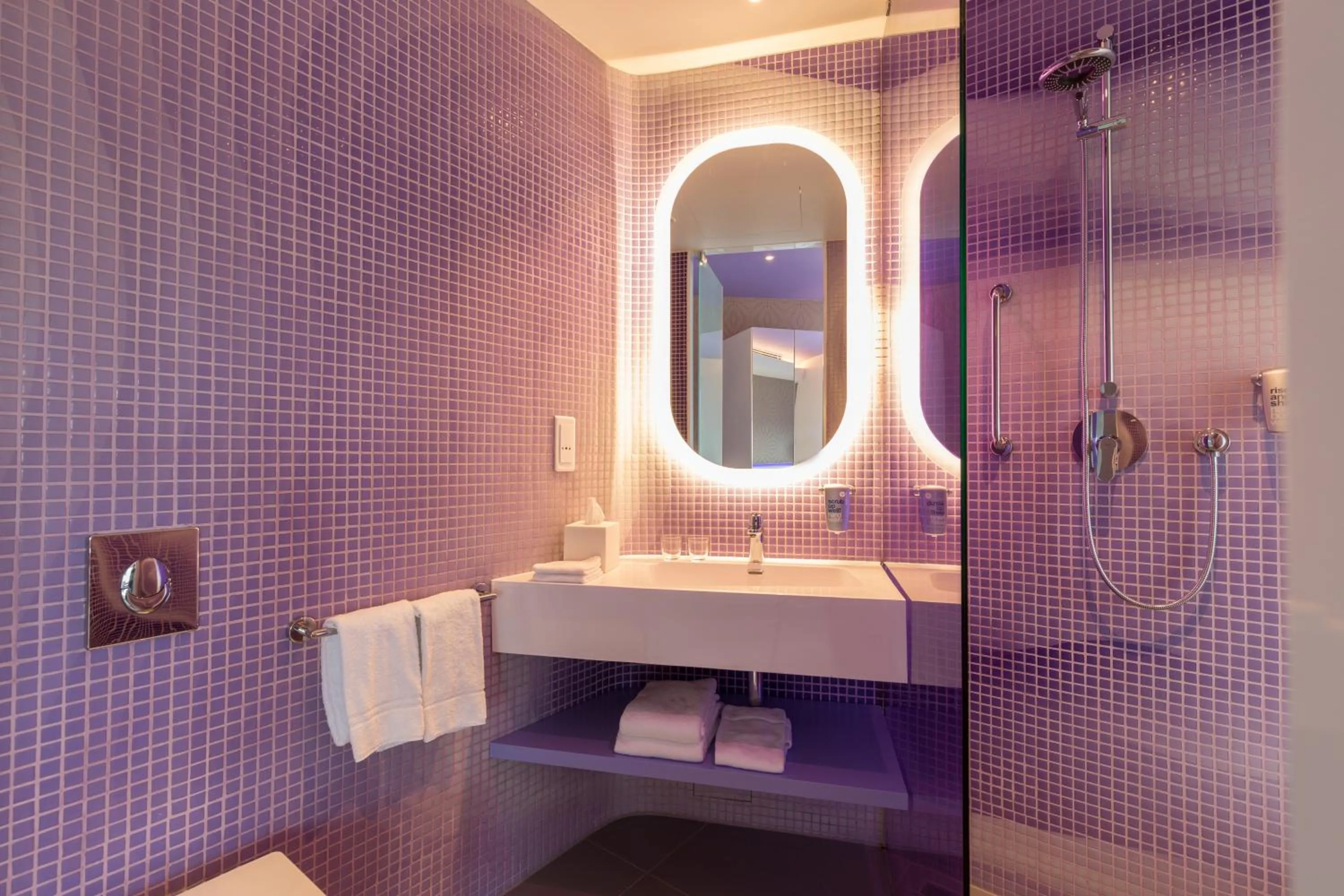 Shower in Park Inn by Radisson Amsterdam City West