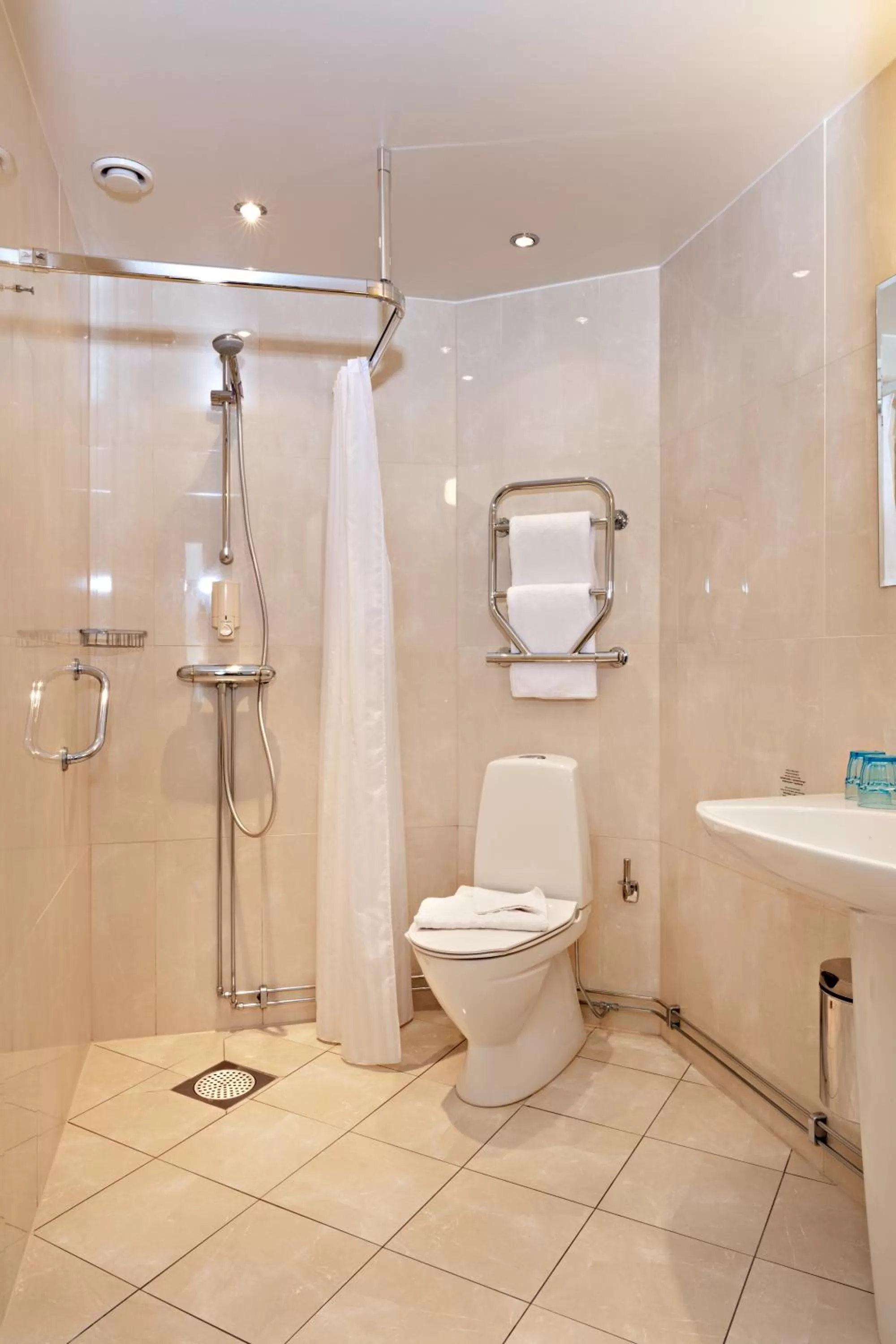 Bathroom in Center Hotel - Sure Hotel by Best Western