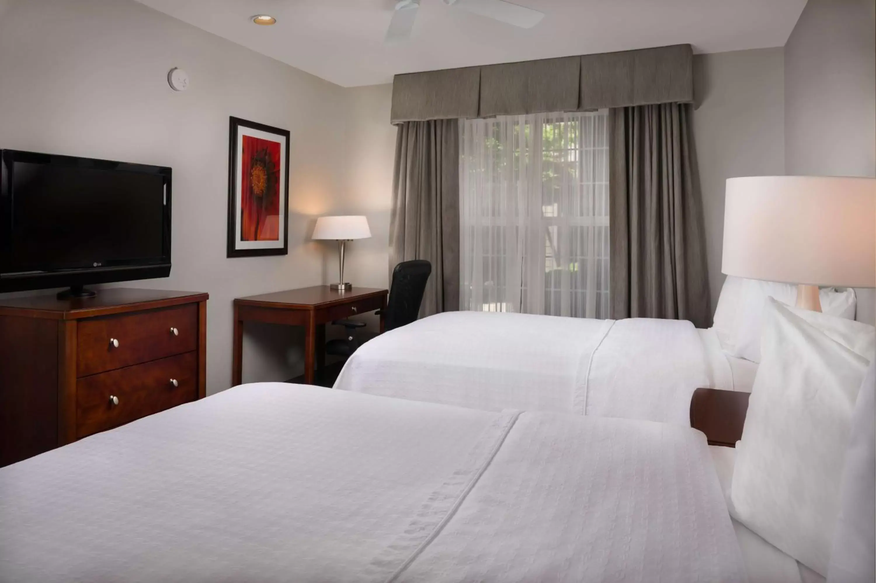 Two-Bedroom King Bed with Two Double Beds - Non-Smoking in Homewood Suites by Hilton Vancouver / Portland Two-Bedroom King Bed with Two Double Beds - Non-Smoking in Homewood Suites by Hilton Vancouver / Portland