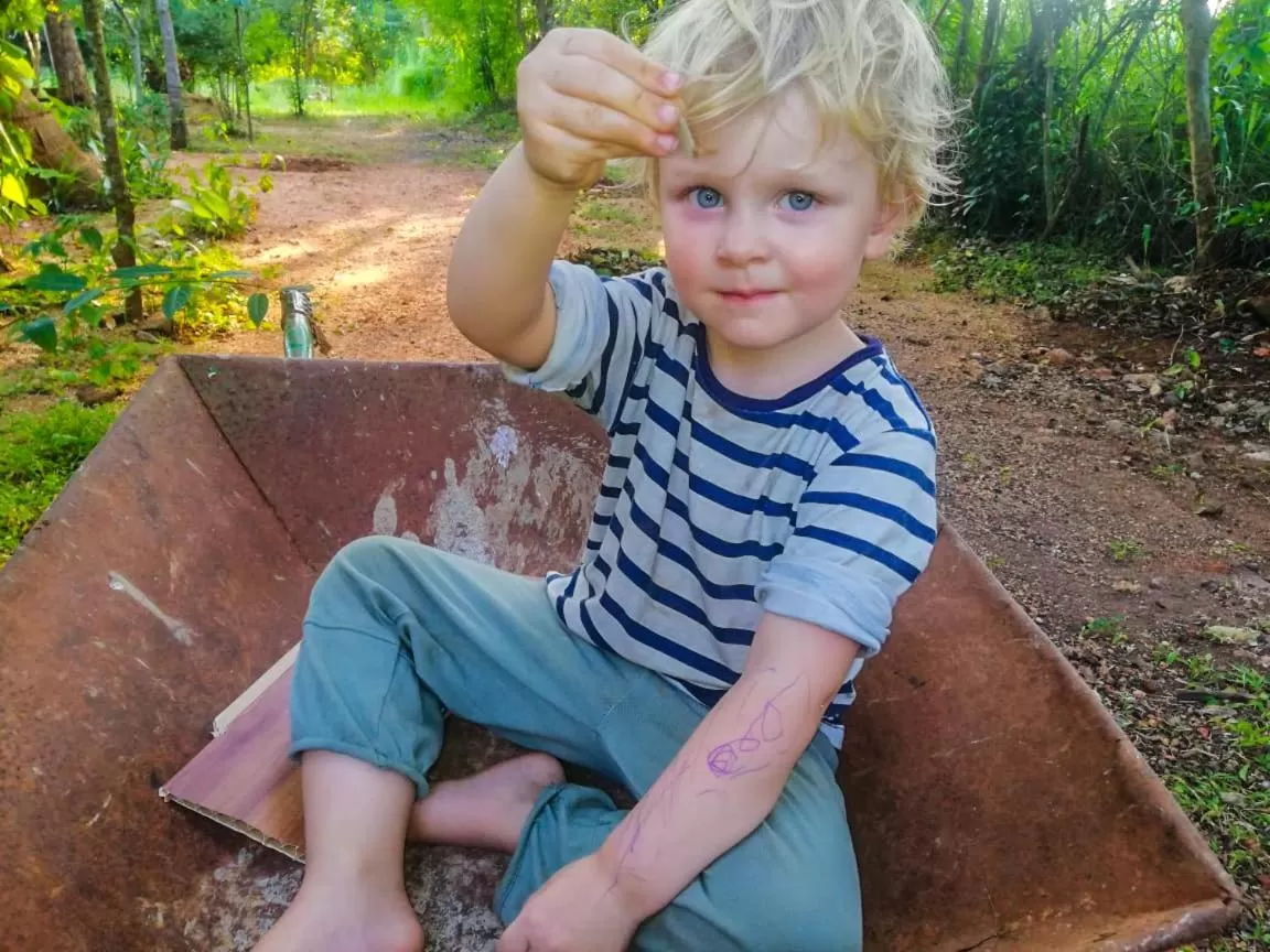 Children in Green Cottage
