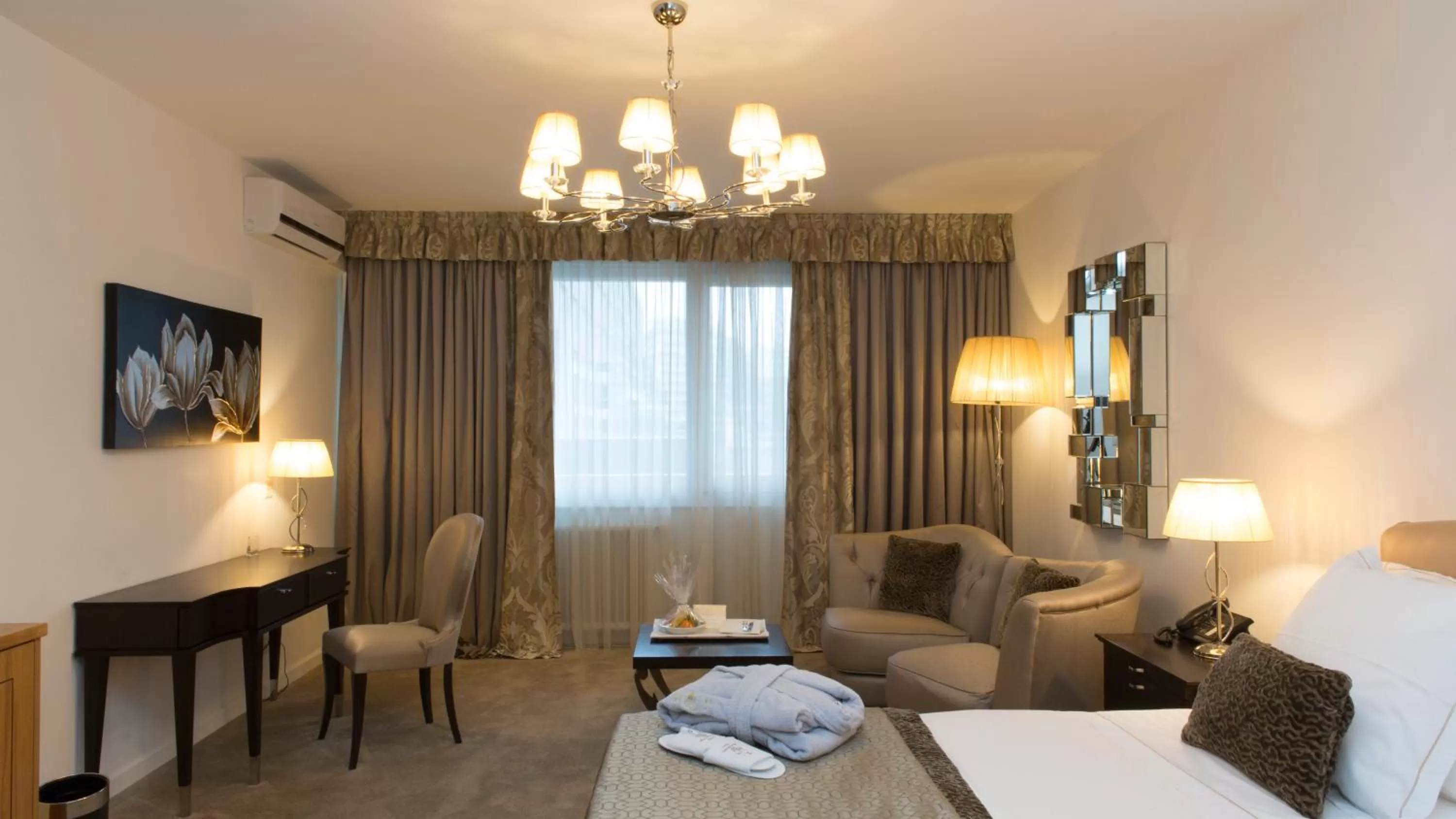 Mountain view, Bed in Hotel Adriatica