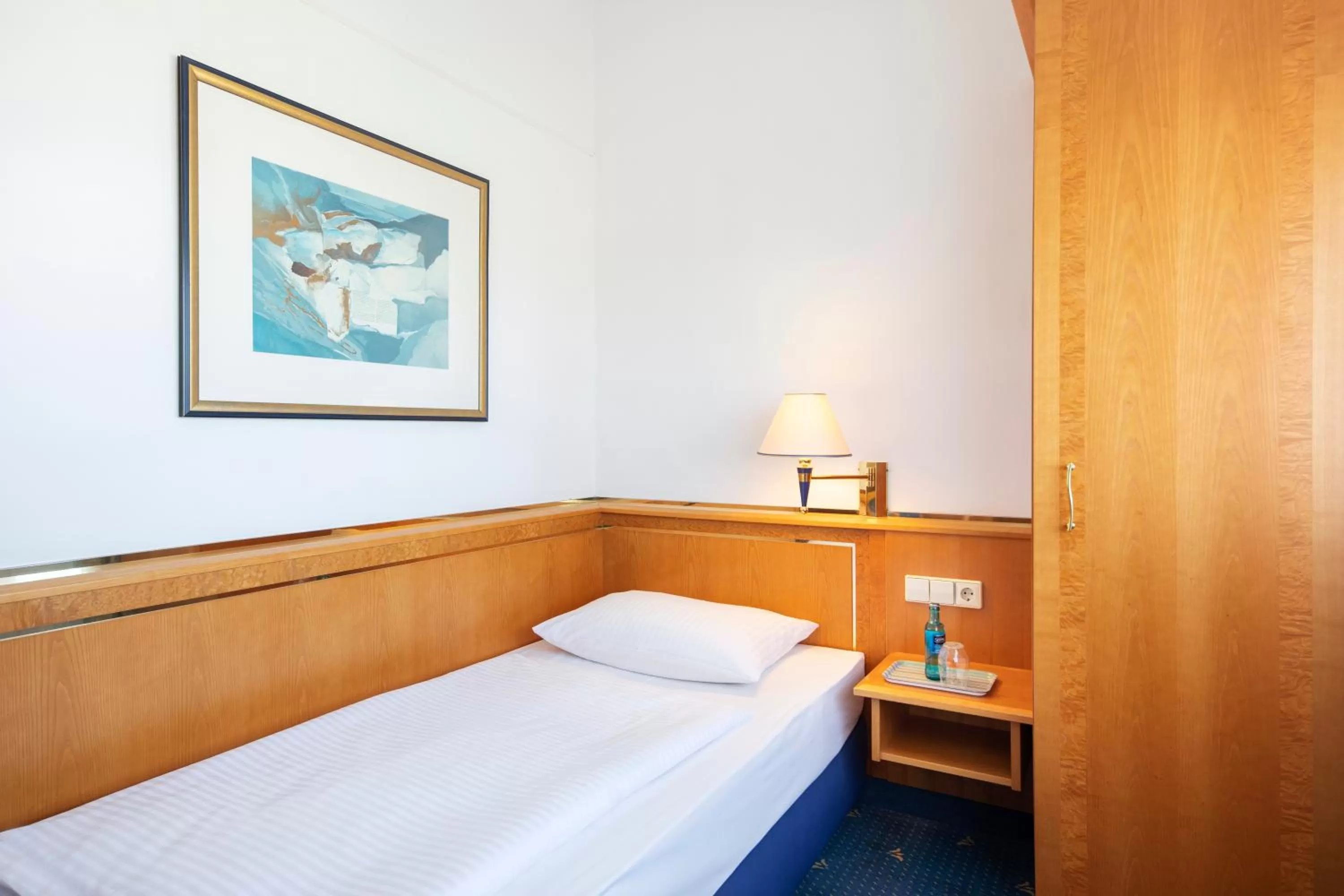 Bedroom, Bed in ACHAT Hotel Magdeburg