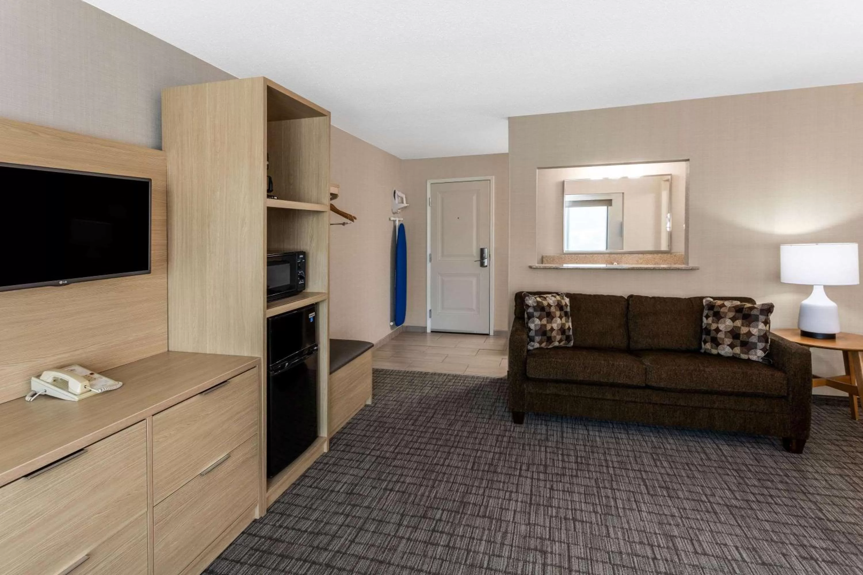 Photo of the whole room in Days Inn & Suites by Wyndham Duluth by the Mall