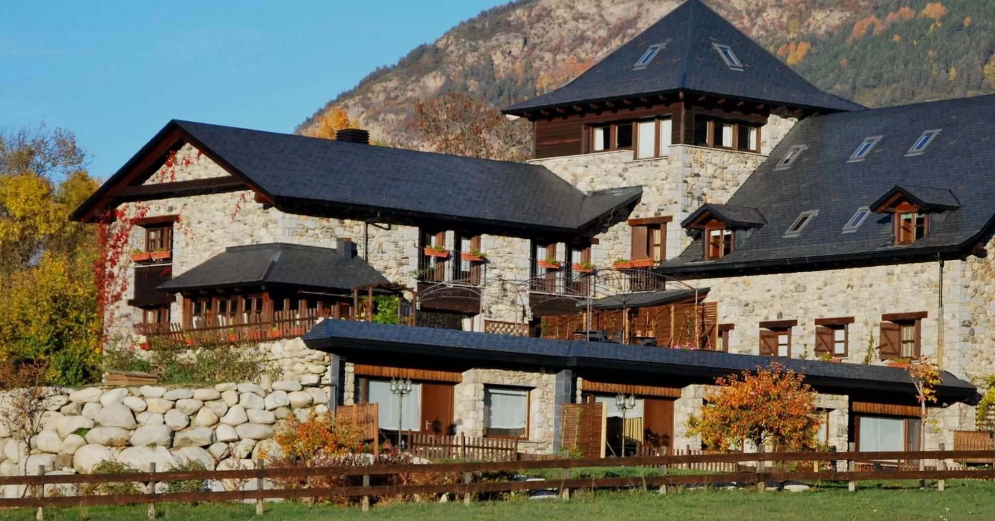 Property building in Hotel Selba d'Ansils