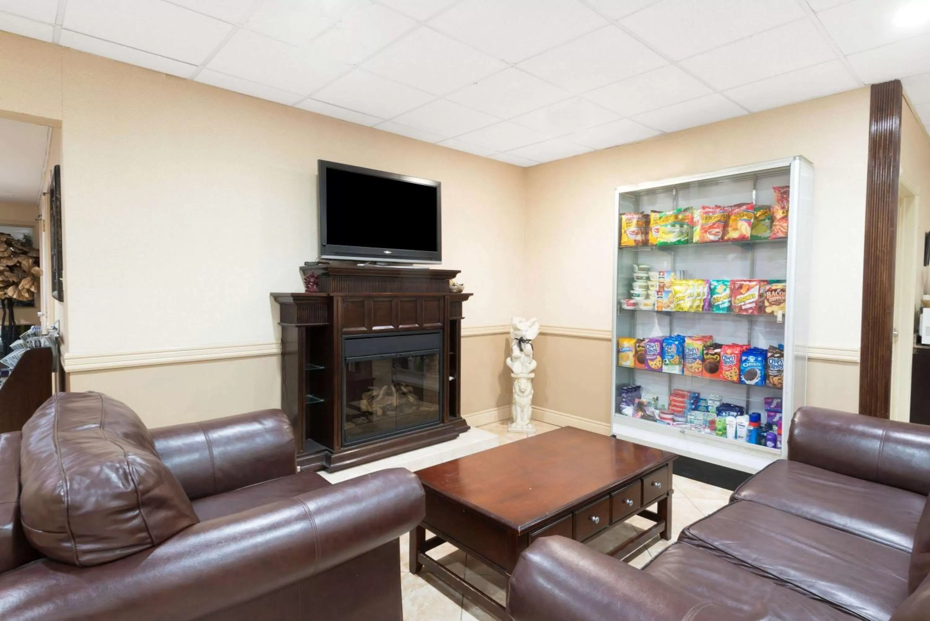 Lobby or reception in Super 8 by Wyndham Cambridge/Kitchener/Waterloo Area