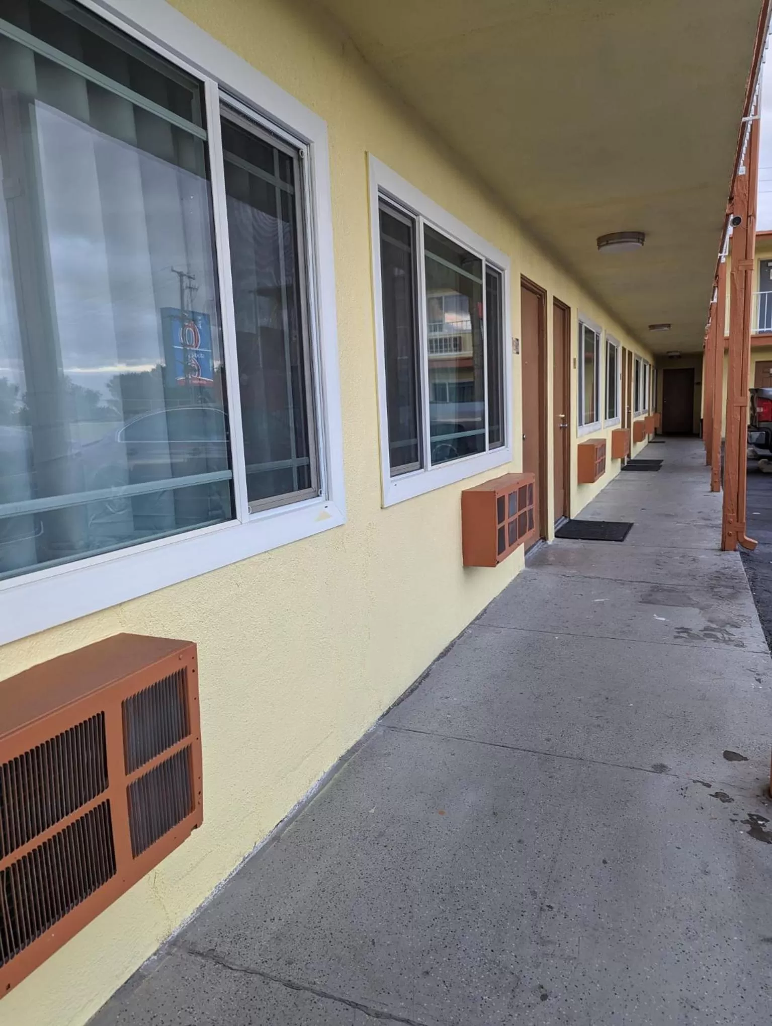 Property building in BEST MOTEL on Historic Route 66, Barstow