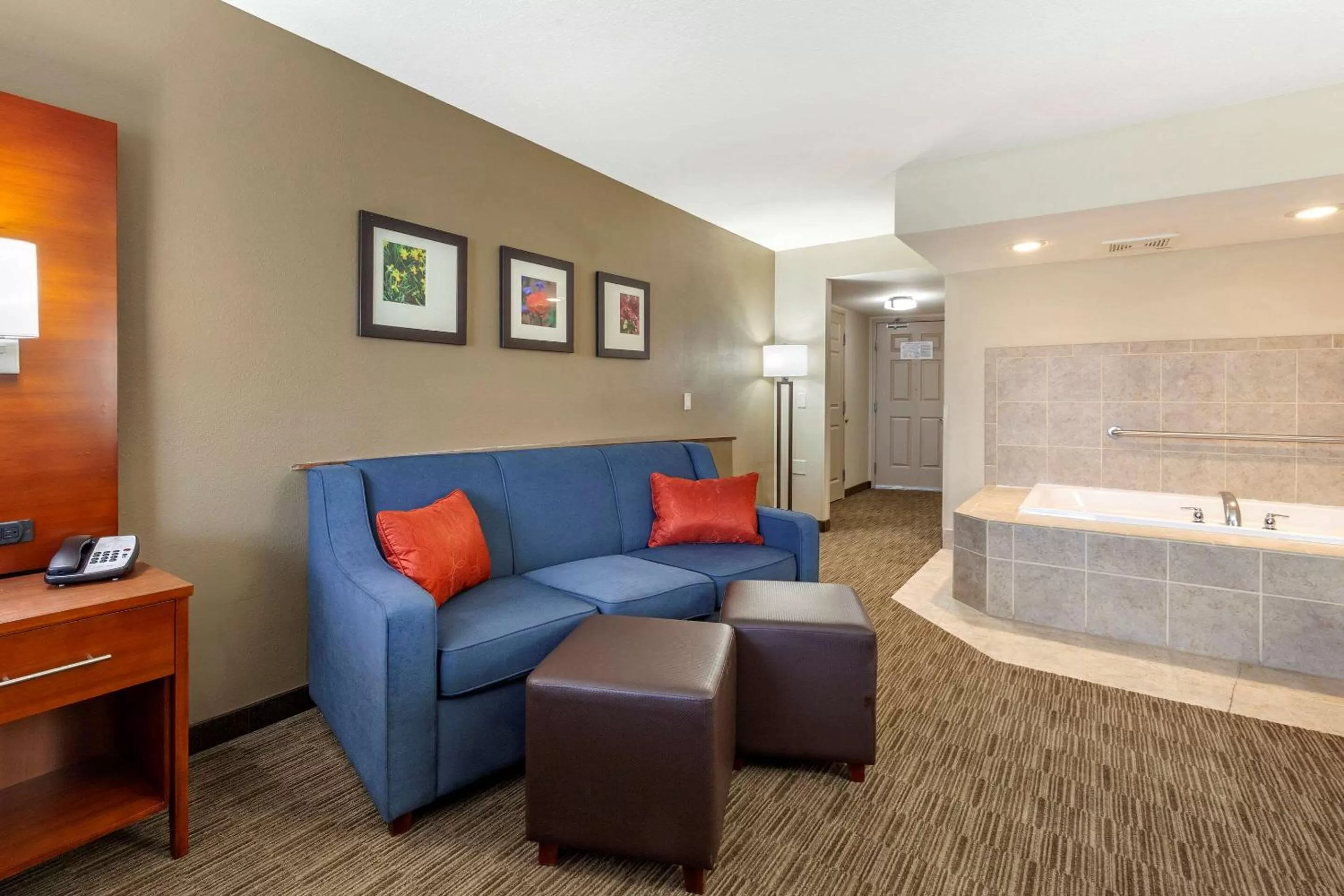 One-Bedroom King Suite - Non-Smoking in Comfort Suites Oshkosh