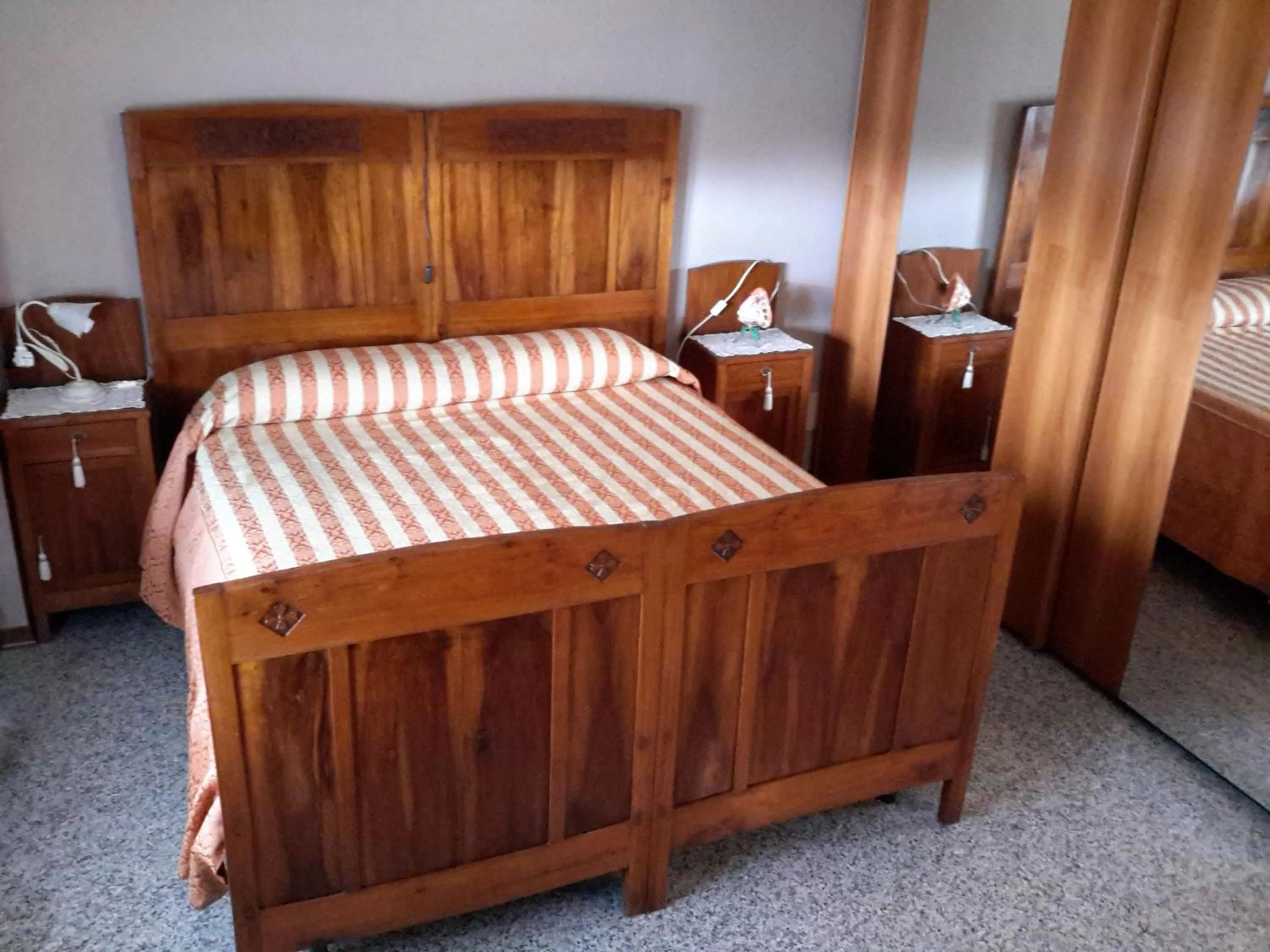 Photo of the whole room, Bed in B&B Amy&Julie