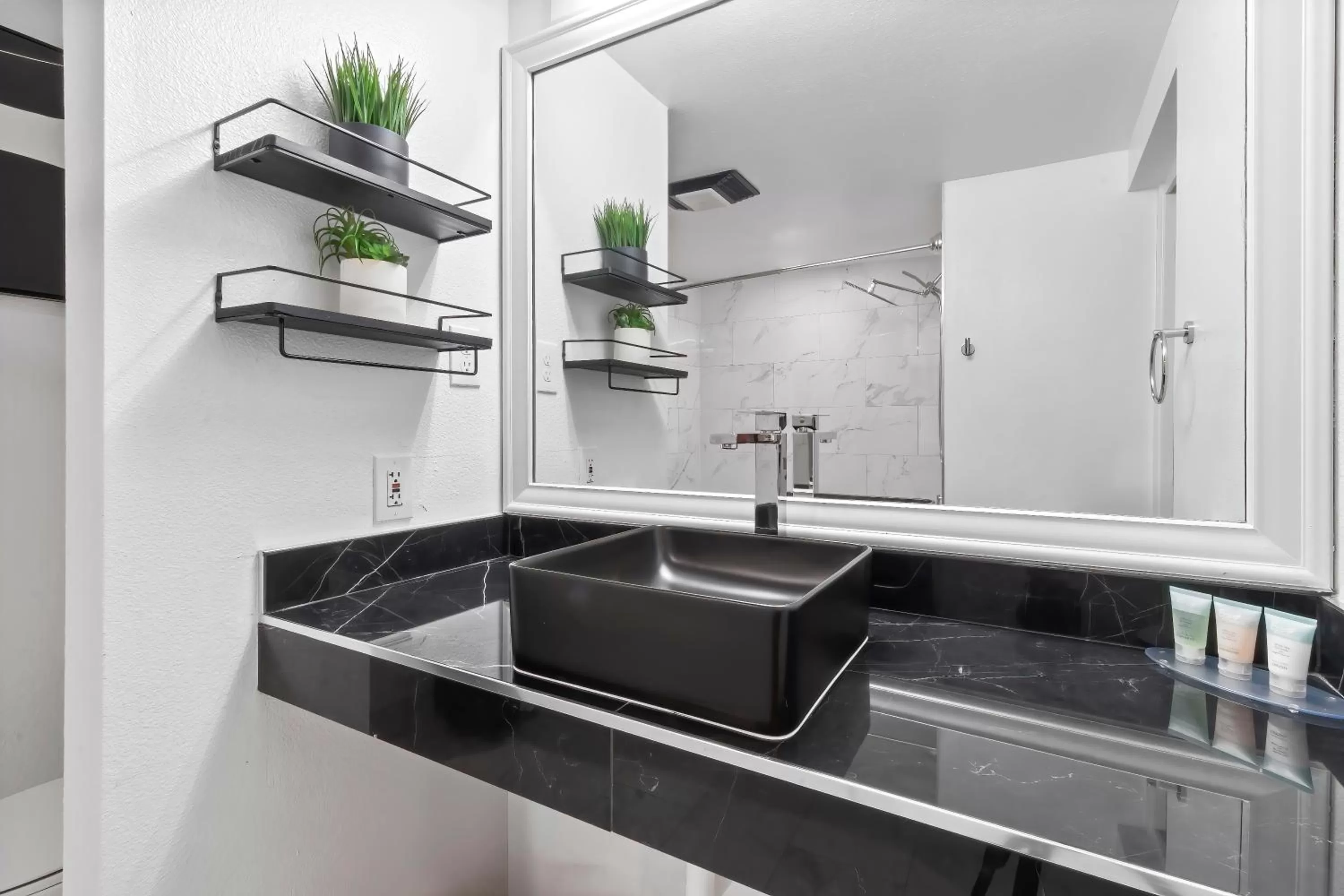 Bathroom in Ascot Suites Morro Bay