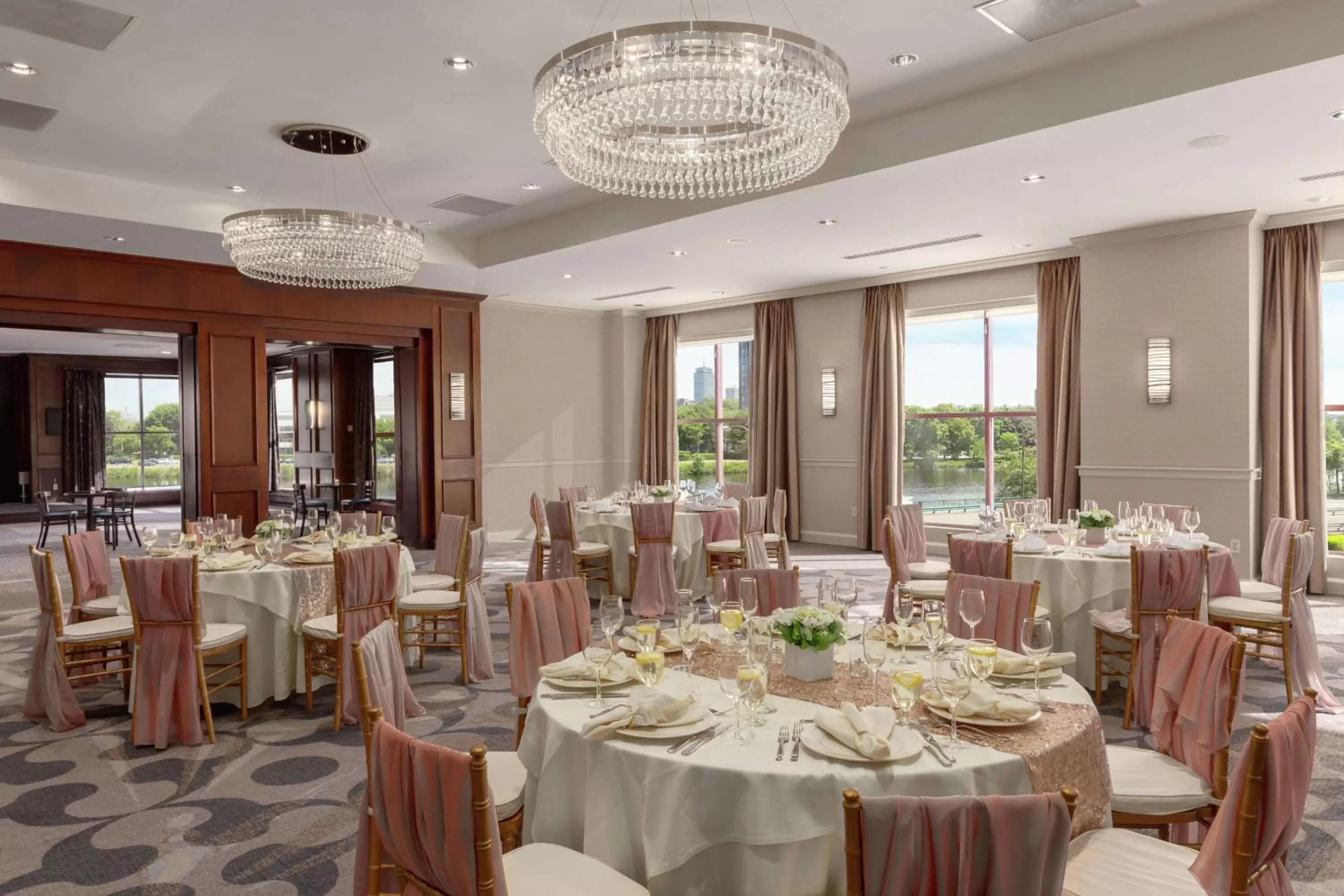 Meeting/conference room in DoubleTree Suites by Hilton Hotel Boston - Cambridge