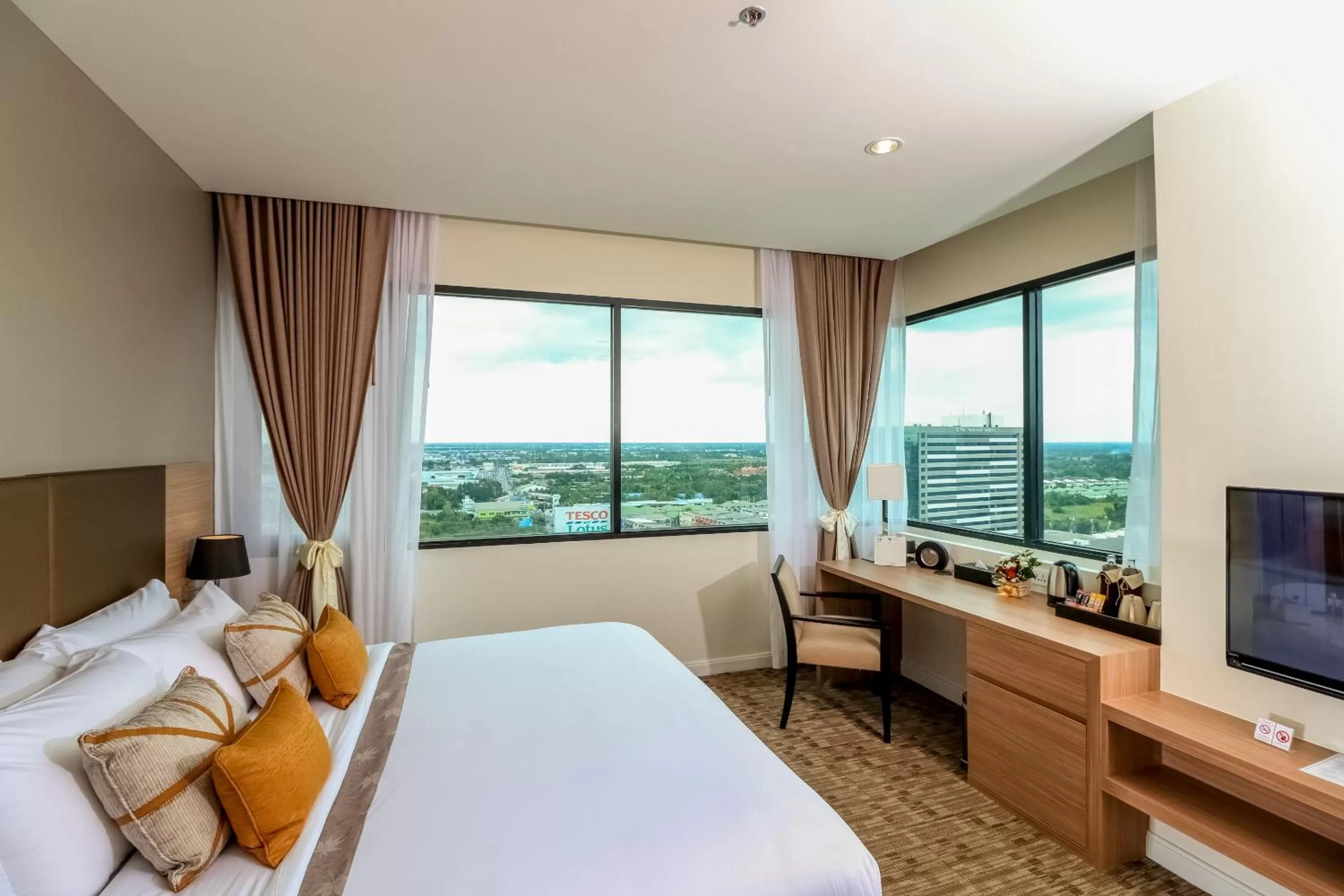 View (from property/room), Bed in Grand Fortune Hotel Nakhon Si Thammarat