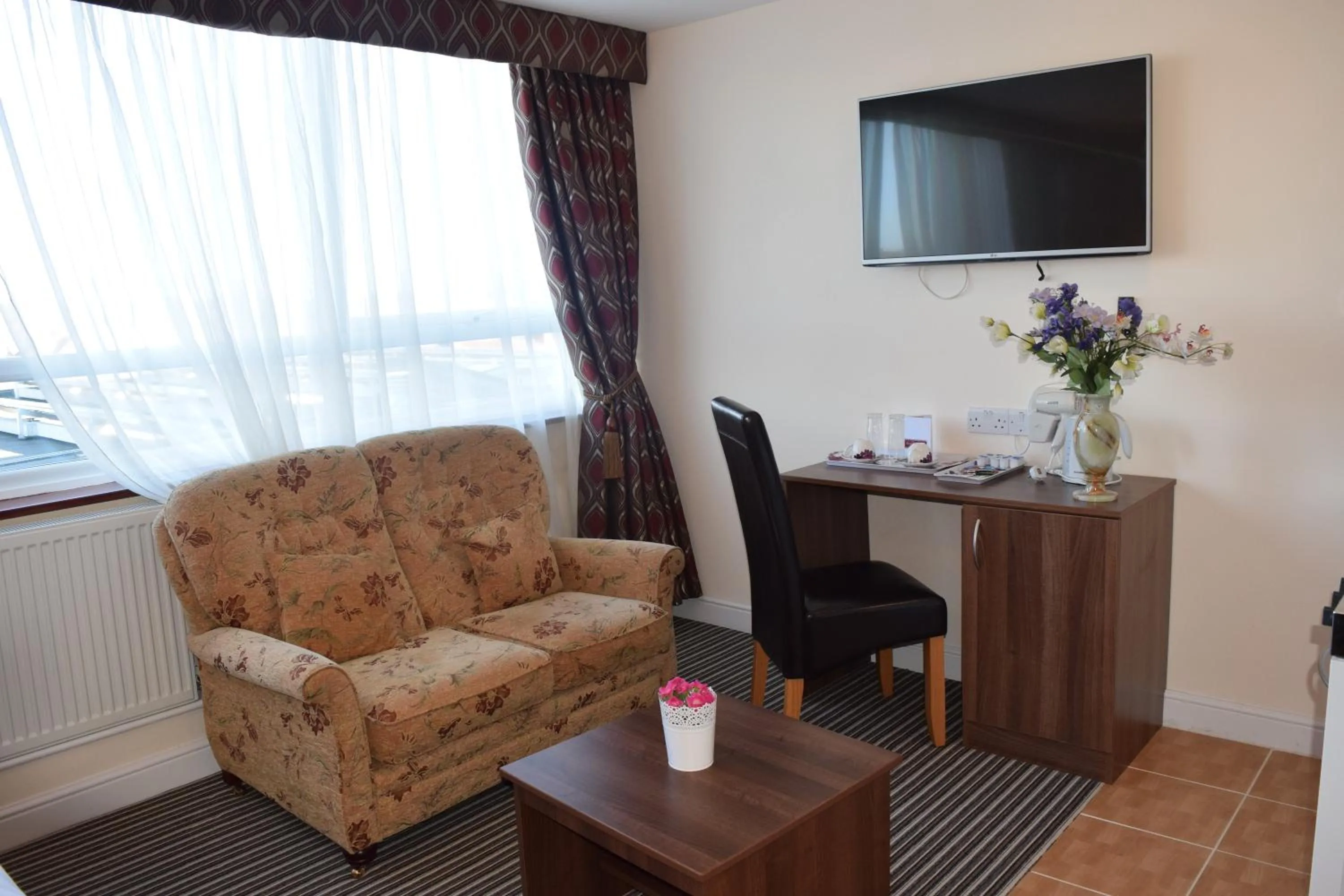 Bedroom in Star Anglia Hotel City Center by OYO