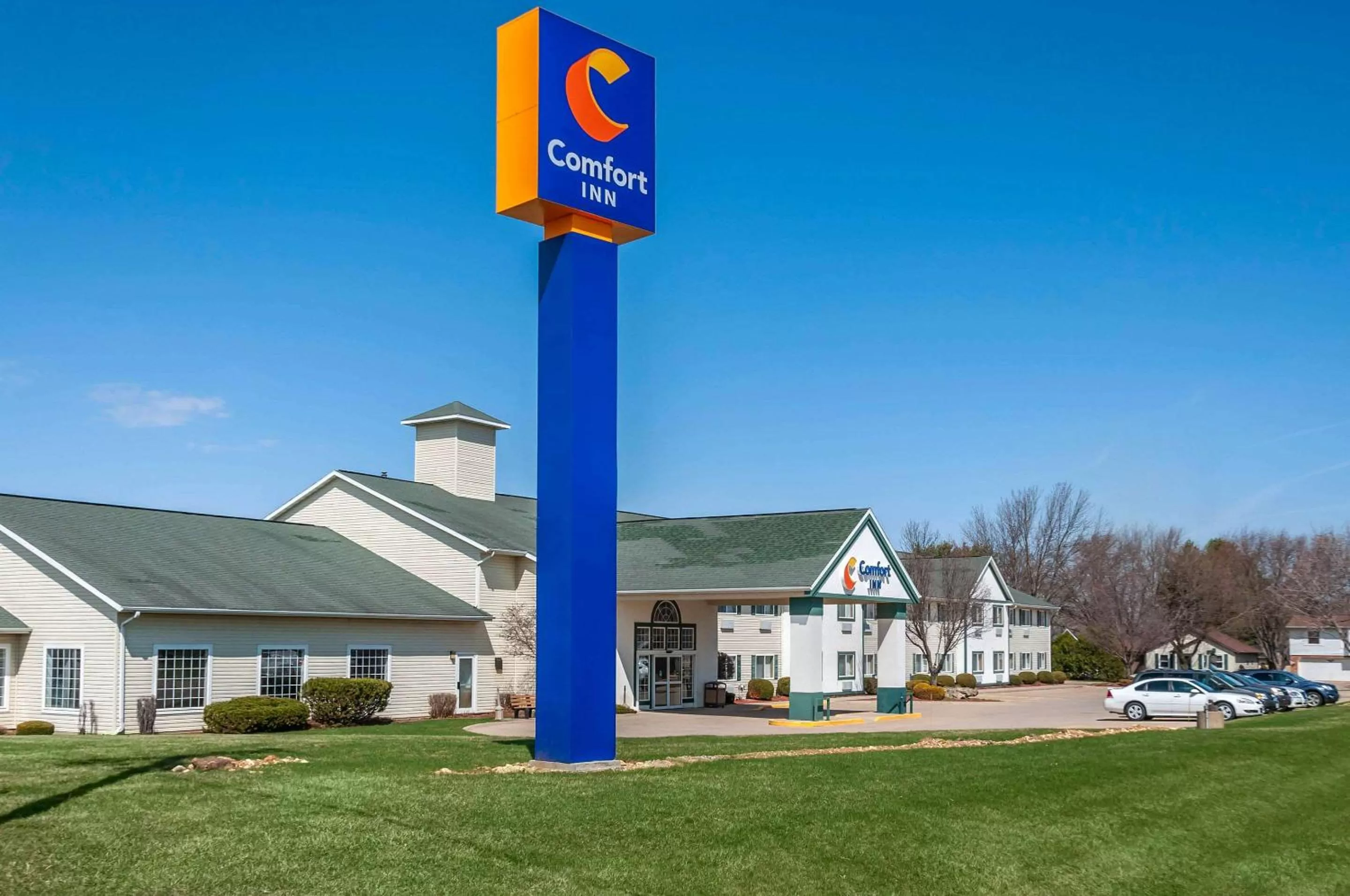 Property building in Comfort Inn Dyersville Near the Field of Dreams