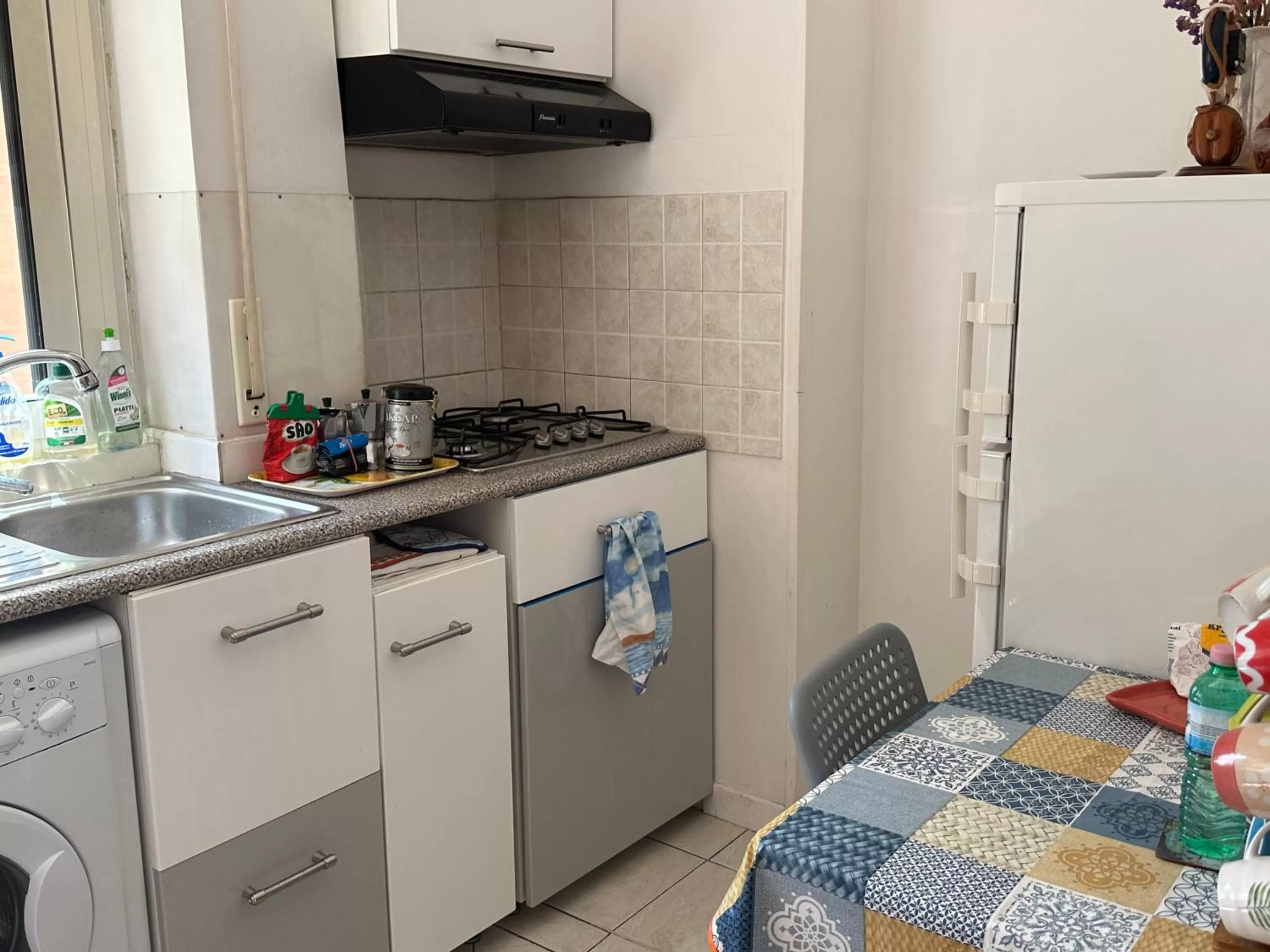 Kitchen or kitchenette in Al Porto Di Roma B&B