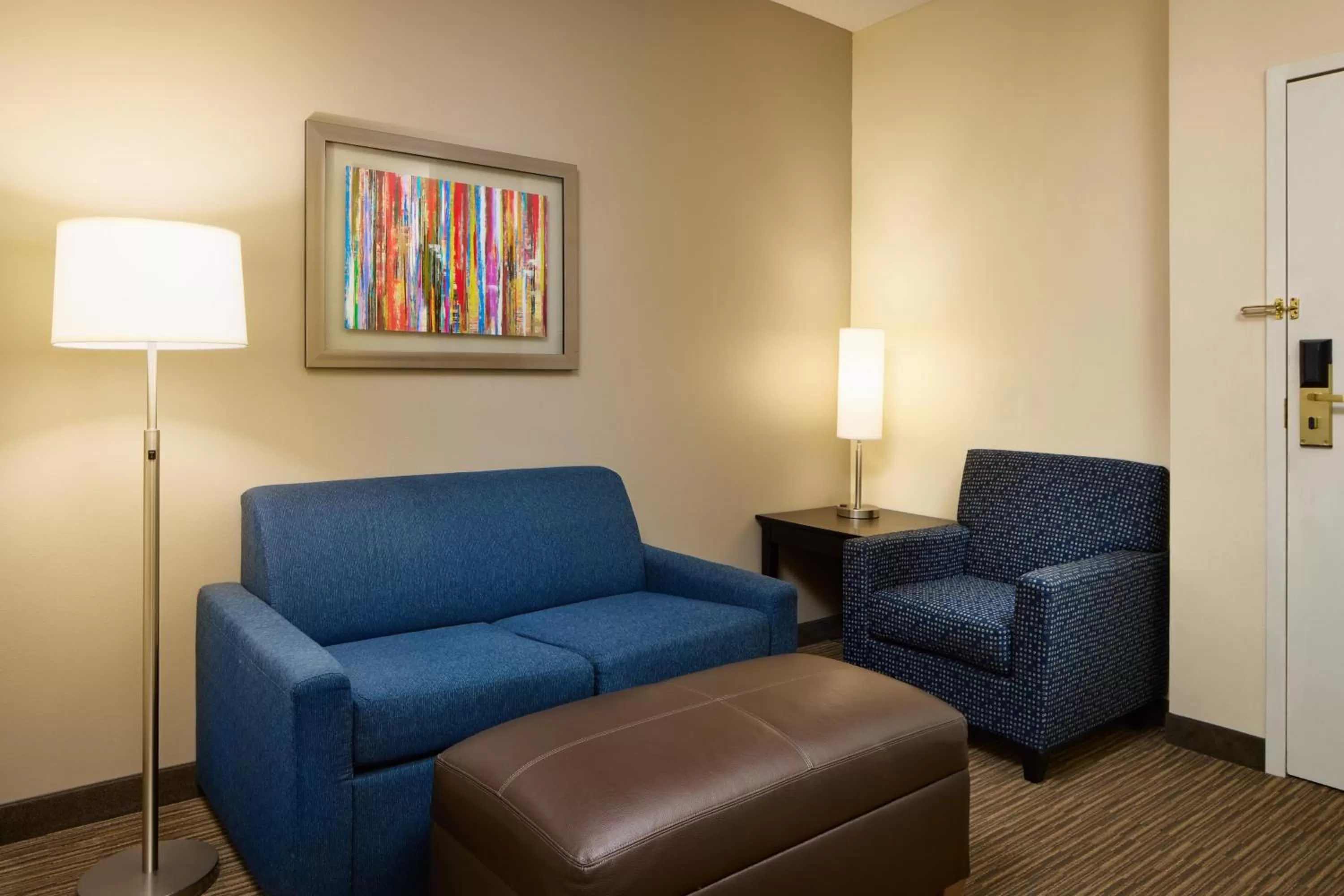 Photo of the whole room in Holiday Inn Express & Suites Alpharetta by IHG