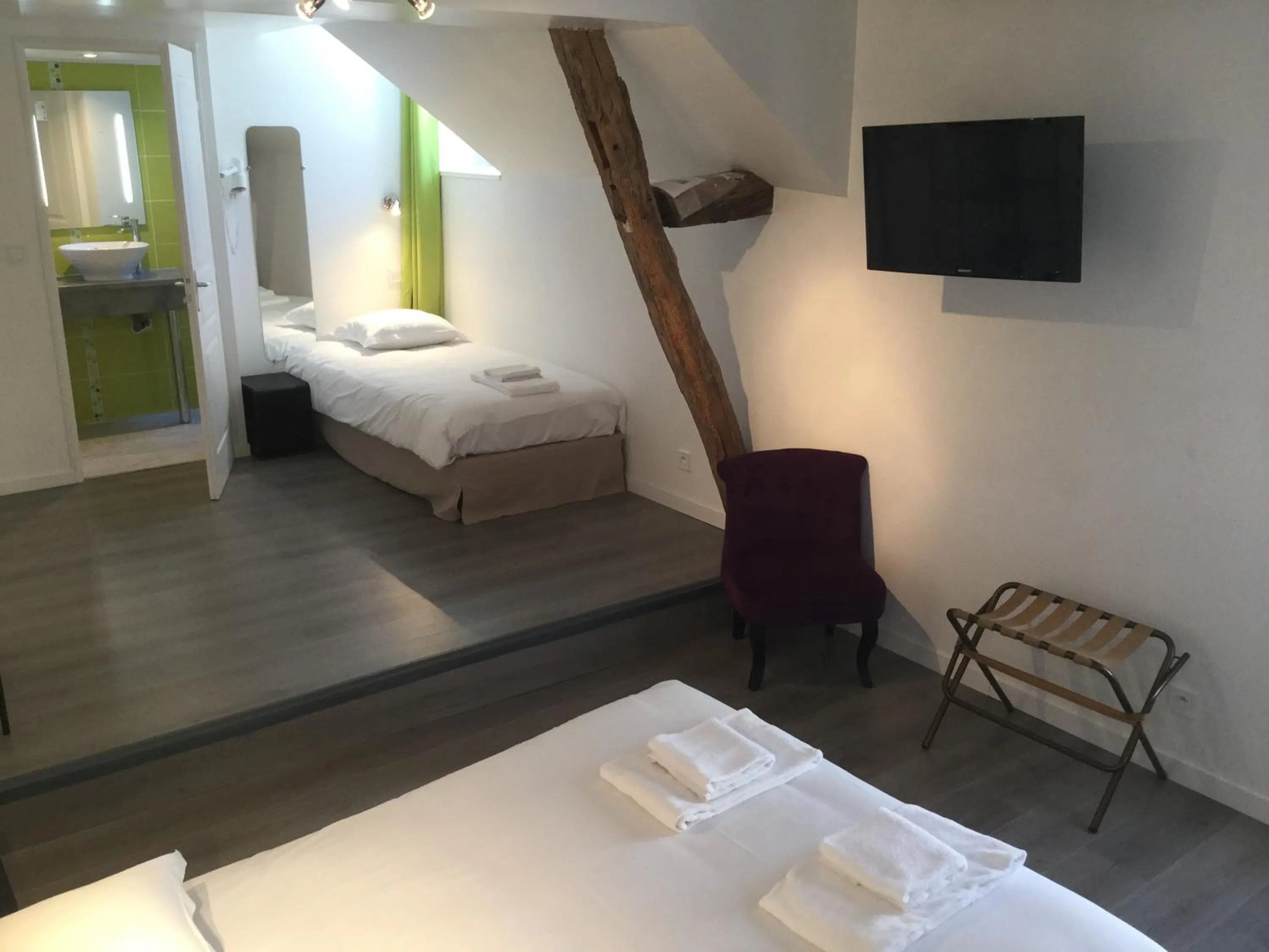 Photo of the whole room in Hotel Les Trois Lys