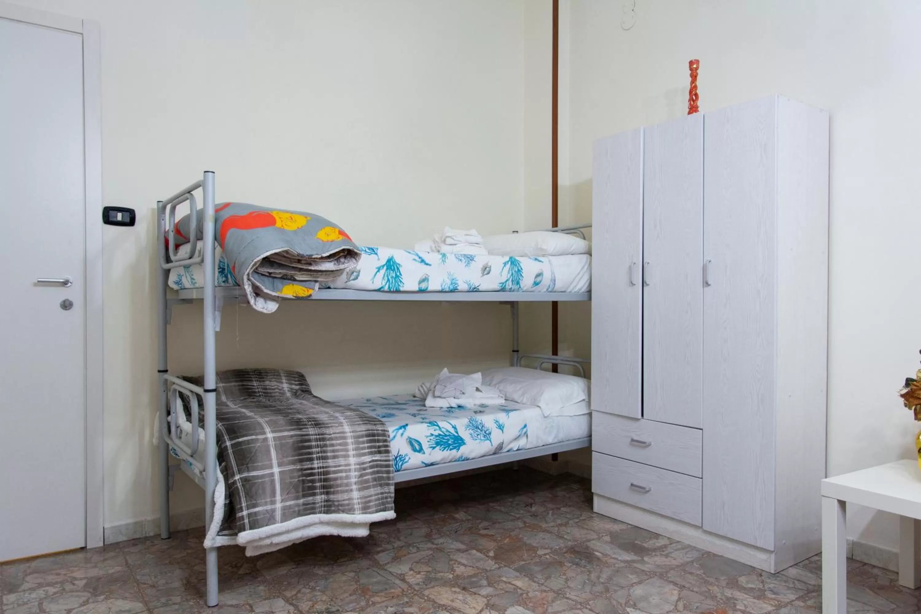 Bed, Bunk Bed in Stazione Centrale B&B