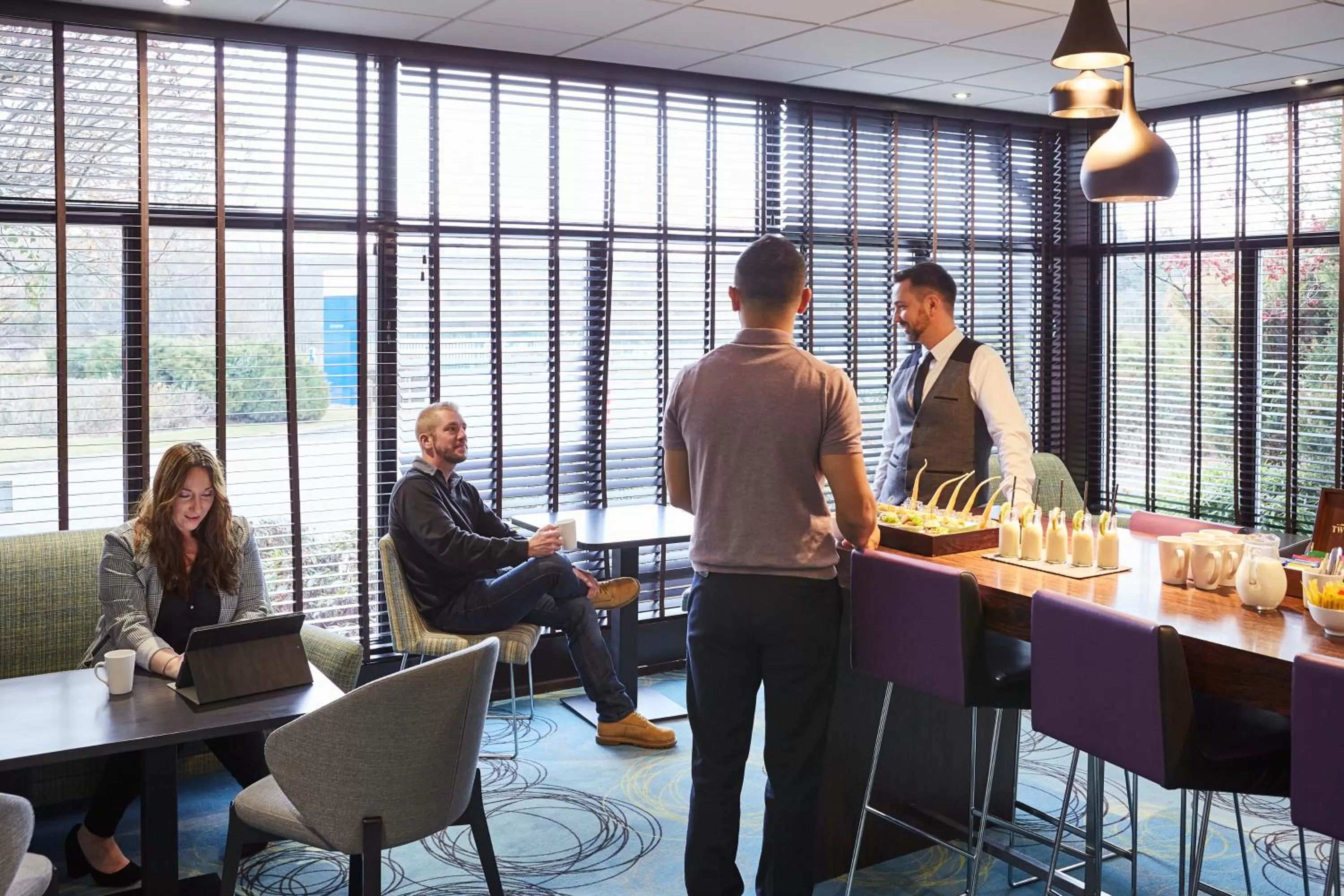 Lounge or bar in Novotel Coventry